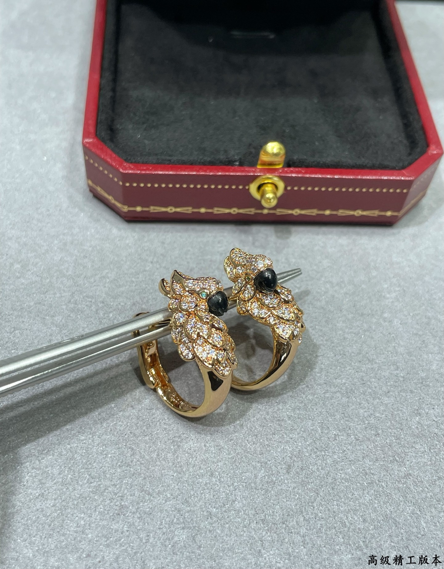  V金材质   卡地亚鹦鹉耳环  「原单•卡地亚」🔥🔥历时数千小时才开出来的版🌟闪耀的锆石镶嵌✨在卡地亚