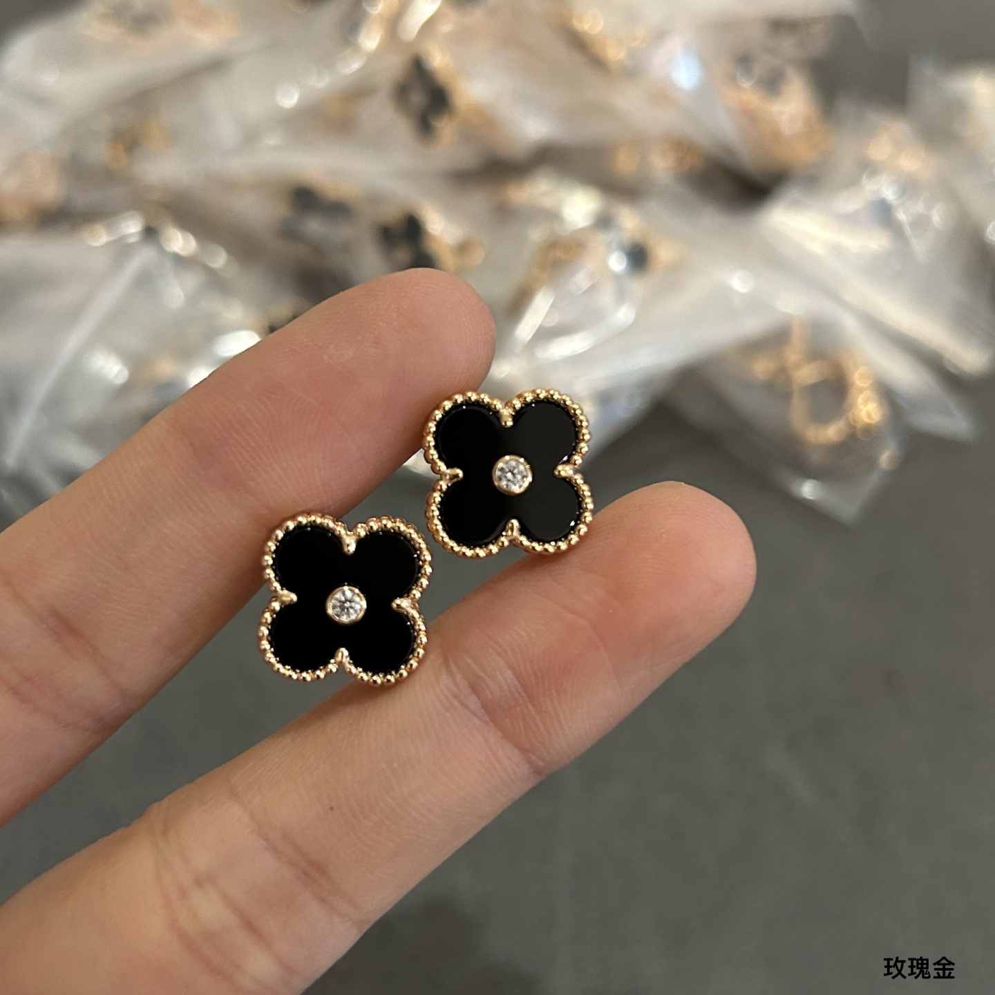  vca四叶带钻耳环到货了，