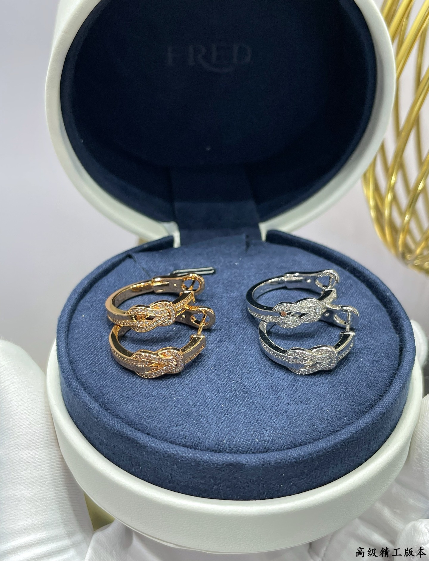  v金材质 💥💥新品发布❤️费雷德八字扣耳拍👉🏻大牌 时尚 精致💠⭐️高端定制～从切割、打磨、镶嵌，每一