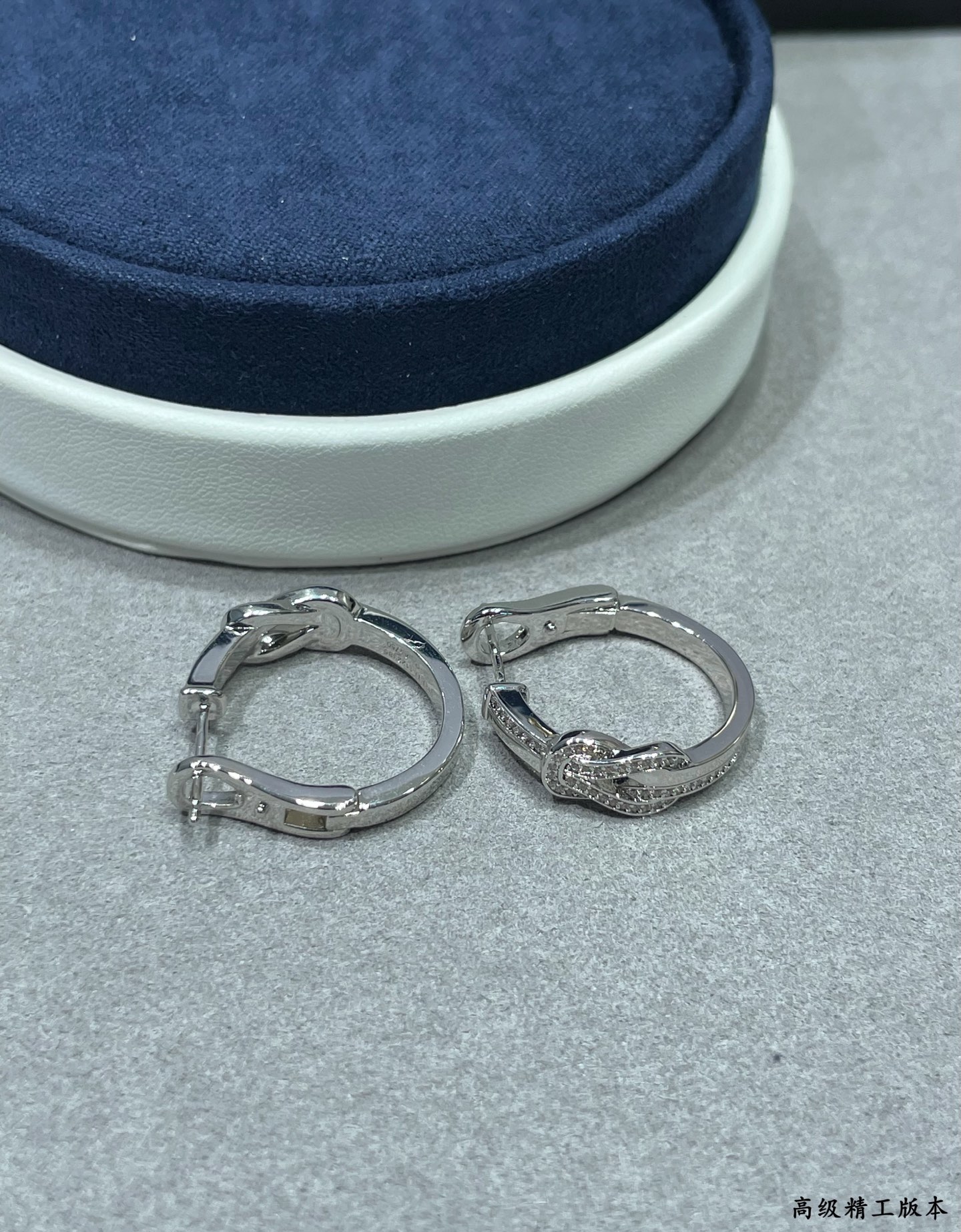  v金材质 💥💥新品发布❤️费雷德八字扣耳拍👉🏻大牌 时尚 精致💠⭐️高端定制～从切割、打磨、镶嵌，每一