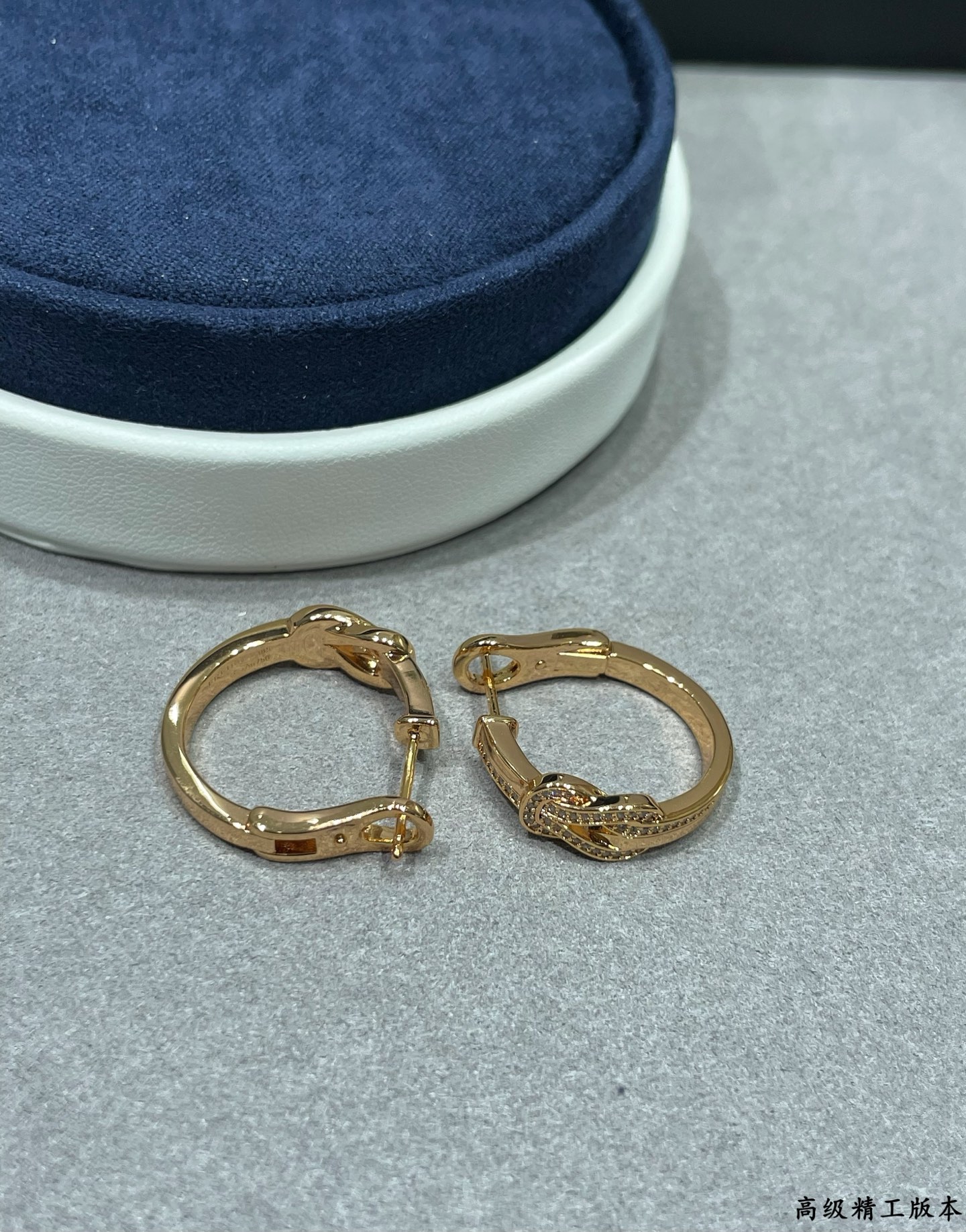  v金材质 💥💥新品发布❤️费雷德八字扣耳拍👉🏻大牌 时尚 精致💠⭐️高端定制～从切割、打磨、镶嵌，每一