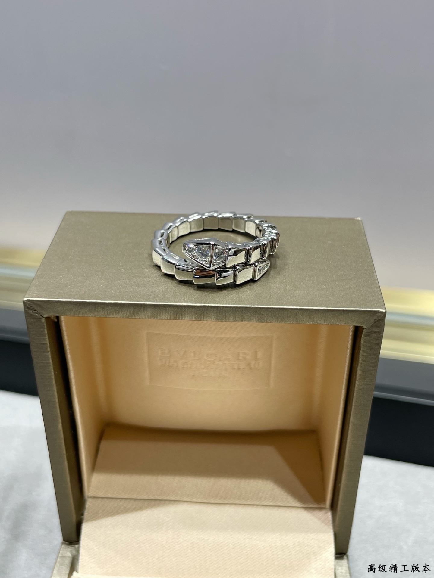  V金材质   高级版。码数5678。宝格丽窄版单圈头尾钻蛇戒指💍，真香系列... 实物简单大方，价格美