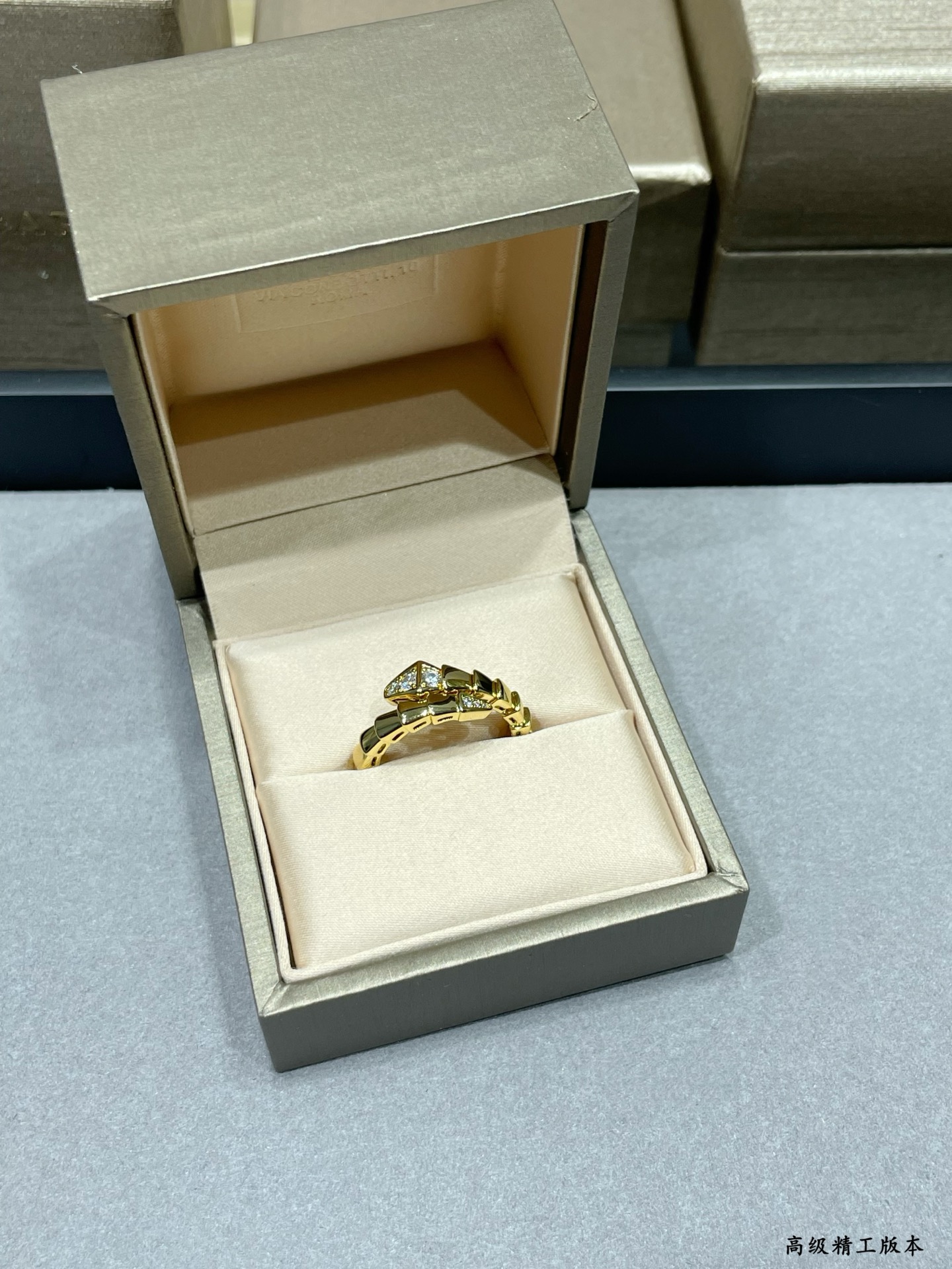  V金材质   高级版。码数5678。宝格丽窄版单圈头尾钻蛇戒指💍，真香系列... 实物简单大方，价格美