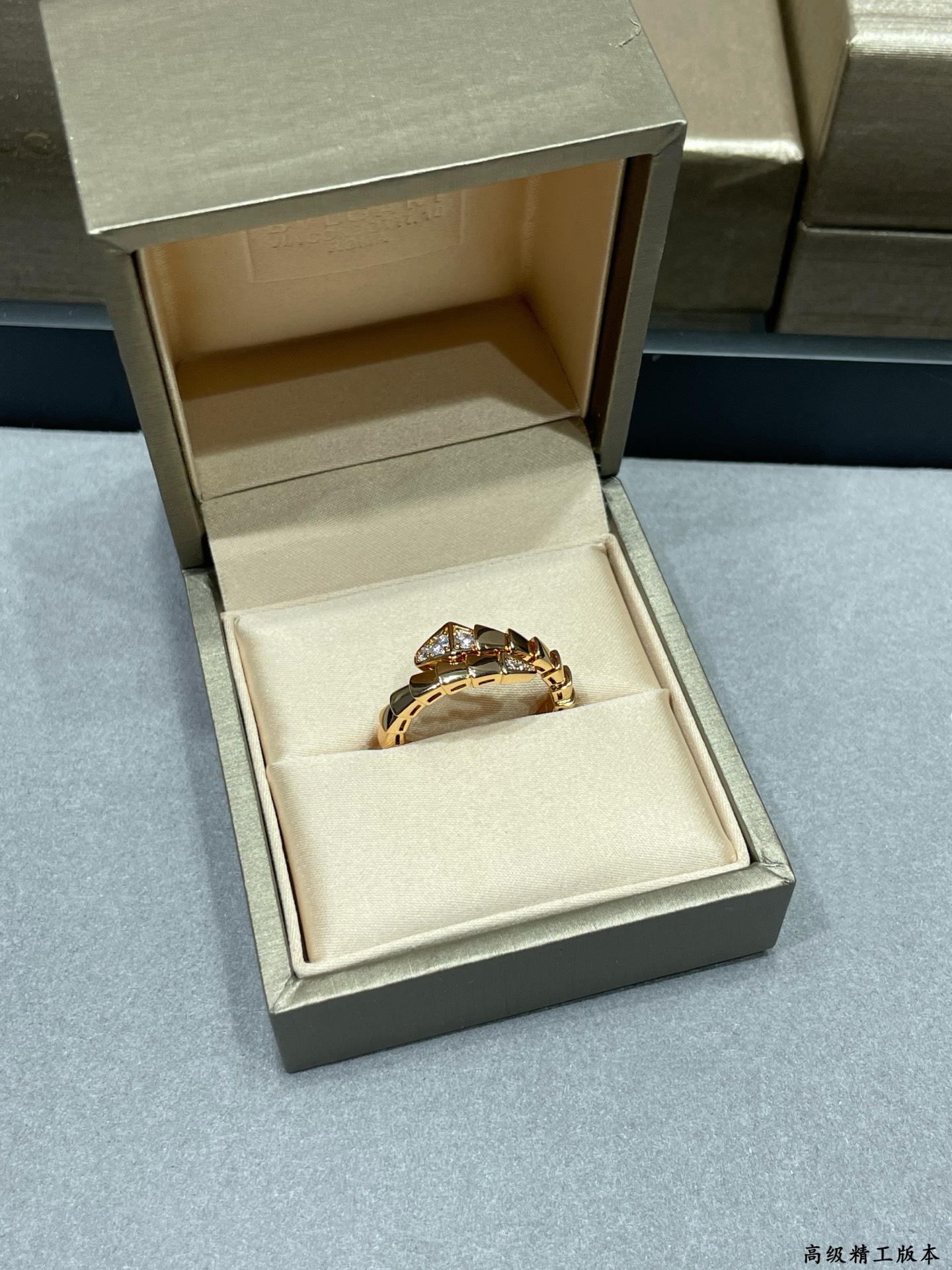  V金材质   高级版。码数5678。宝格丽窄版单圈头尾钻蛇戒指💍，真香系列... 实物简单大方，价格美
