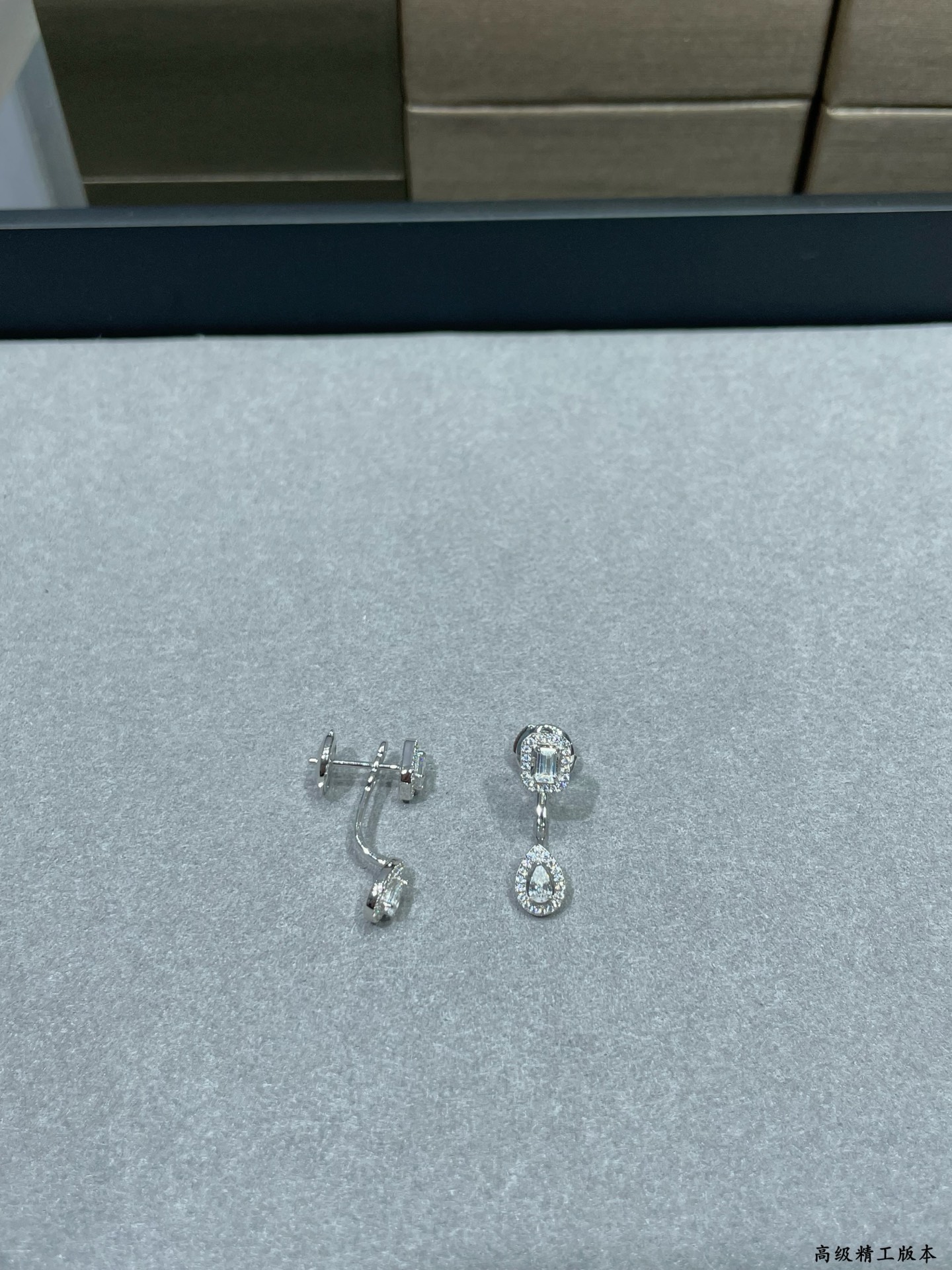  ❤️V金材质    梅西卡上下水滴冰糖耳环，最经典的move系列，有着很美好的寓意，代表着“无论过去，