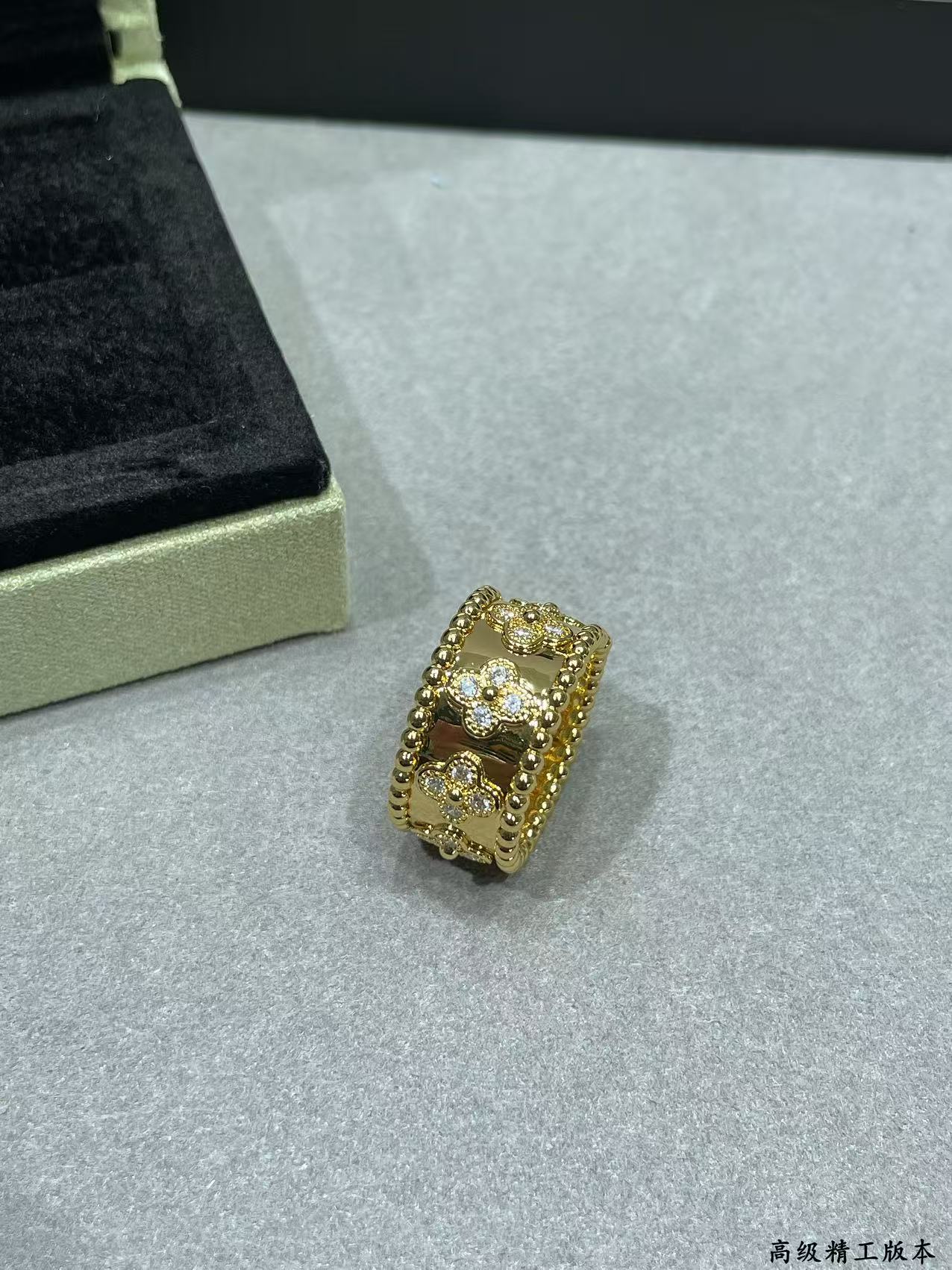  V金镀咪金   码数5678。VCA宽版万花筒戒指💍正品开版 专柜版本高大上💸真实细节呈现💏🎶钉位细腻