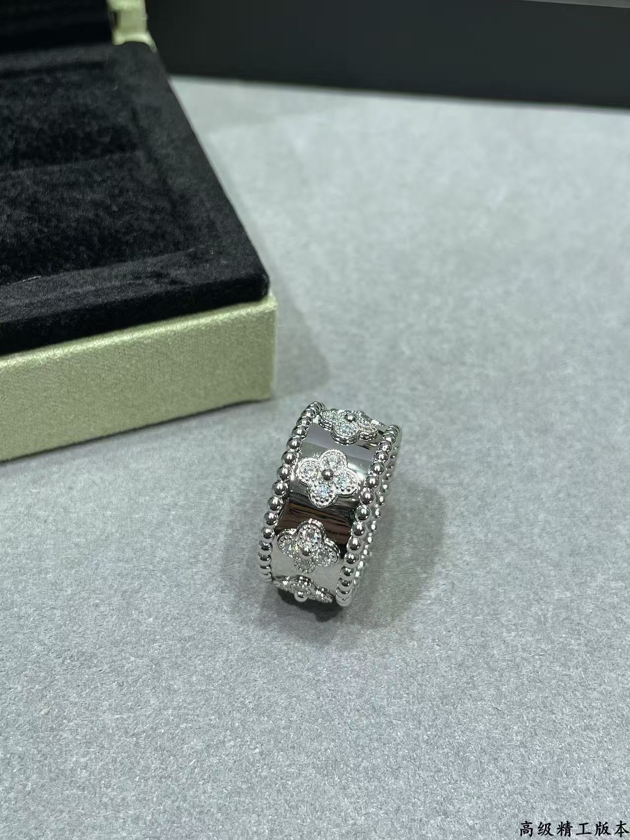  V金镀咪金   码数5678。VCA宽版万花筒戒指💍正品开版 专柜版本高大上💸真实细节呈现💏🎶钉位细腻