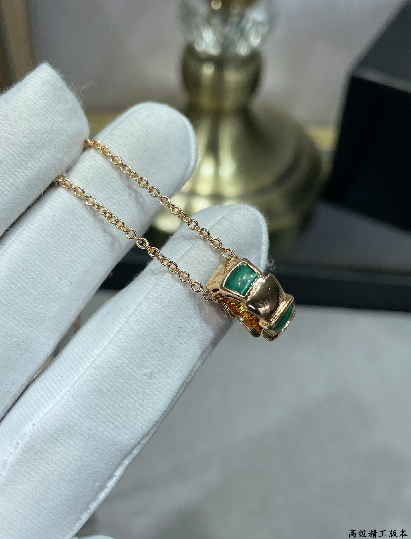  V金镀咪金 天然孔雀石 。宝格丽精工大号间隔蛇骨项链，BVLGARI经典重现🐍细腻妖娆的线条设计，饰以
