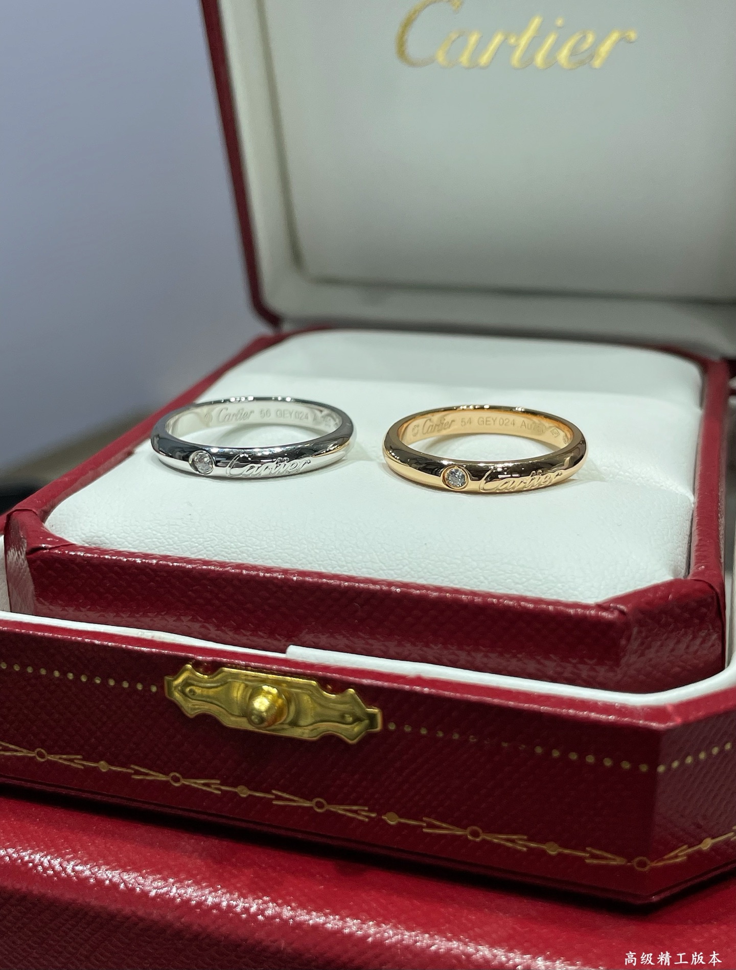  V金材质 。卡地亚英文戒指（圆润版）💍 码数：56789。最受欢迎的一款戒指💍💋💄 永恒经典 近年来很
