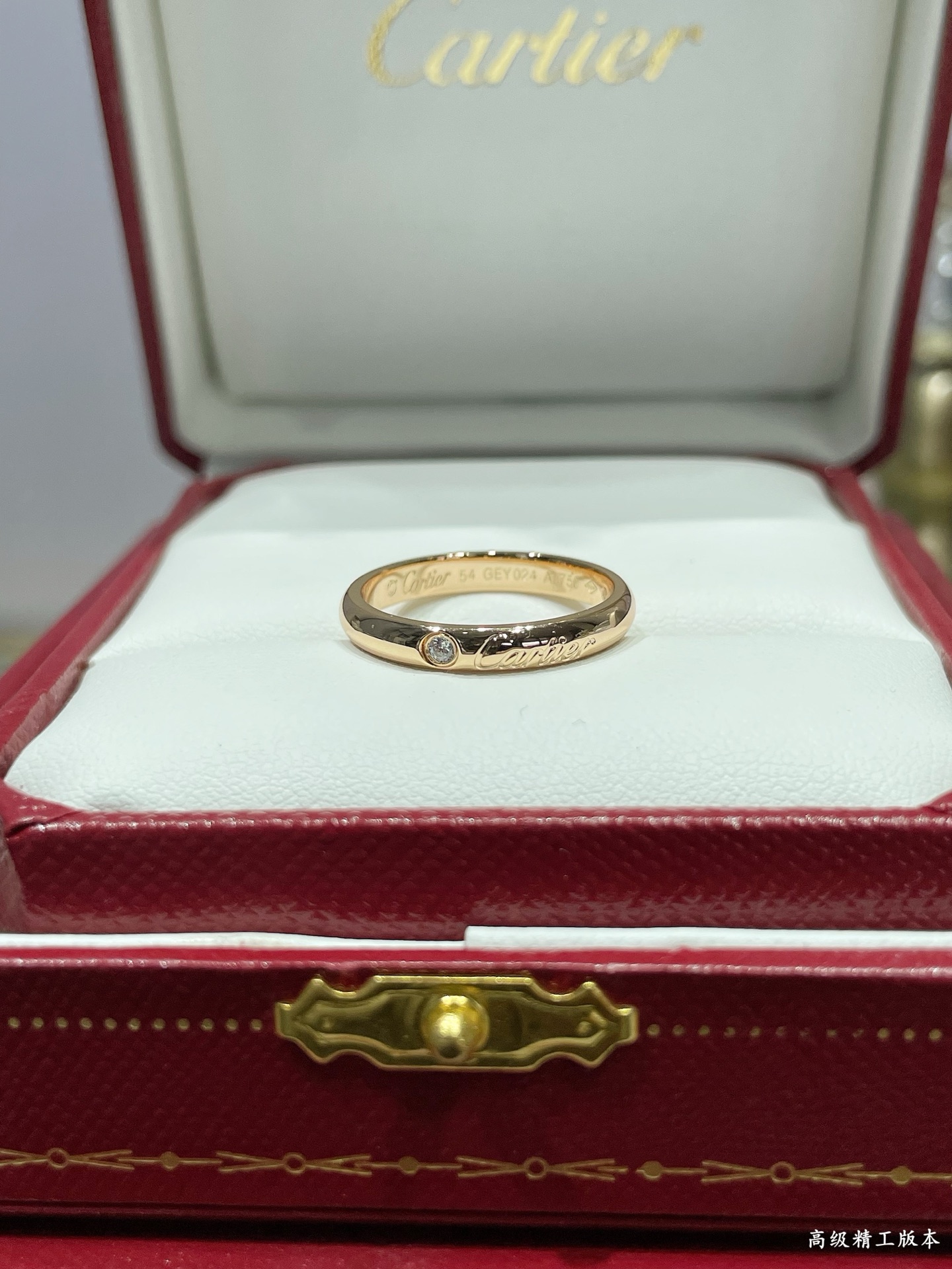  V金材质 。卡地亚英文戒指（圆润版）💍 码数：56789。最受欢迎的一款戒指💍💋💄 永恒经典 近年来很