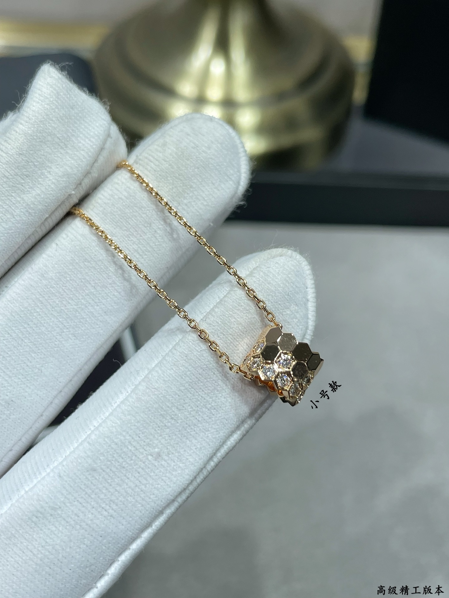  V金材质   ♥️ 尚美小号圆形蜂窝项链，（叠戴效果更美）奢侈 😍高端定制✨沿用蜂窝Bee My Lo