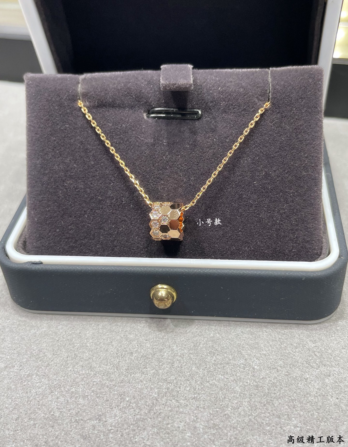  V金材质   ♥️ 尚美小号圆形蜂窝项链，（叠戴效果更美）奢侈 😍高端定制✨沿用蜂窝Bee My Lo