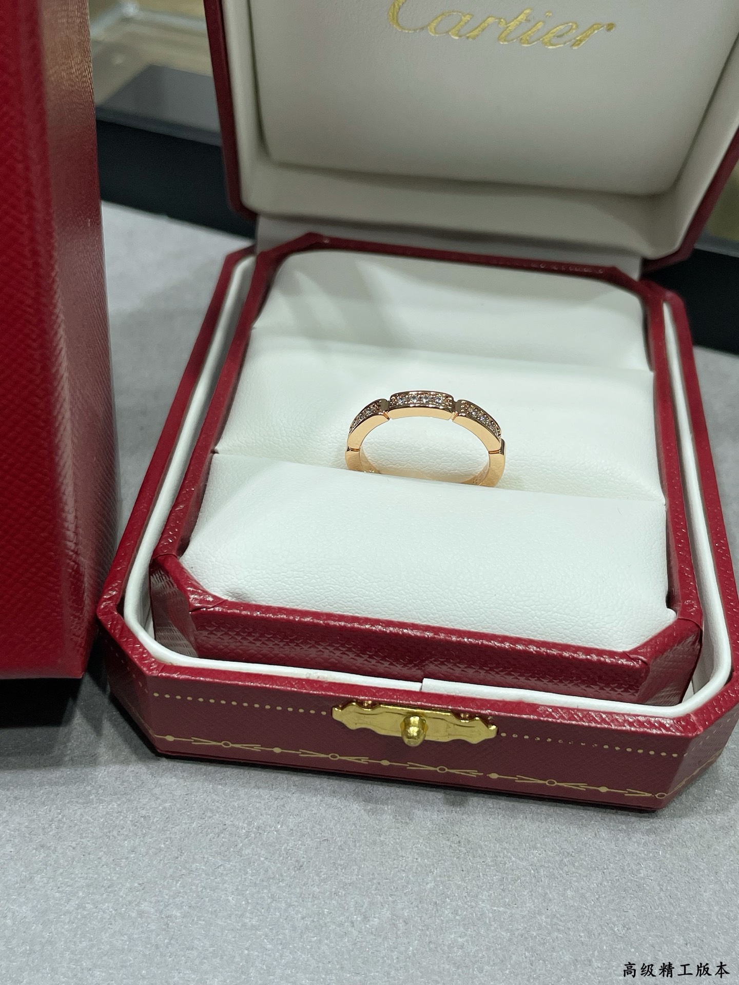  V金材质 。卡地亚猎豹系列七格半钻戒指💍 码数：5678。最受欢迎的一款戒指💍💋💄 永恒经典 近年来很