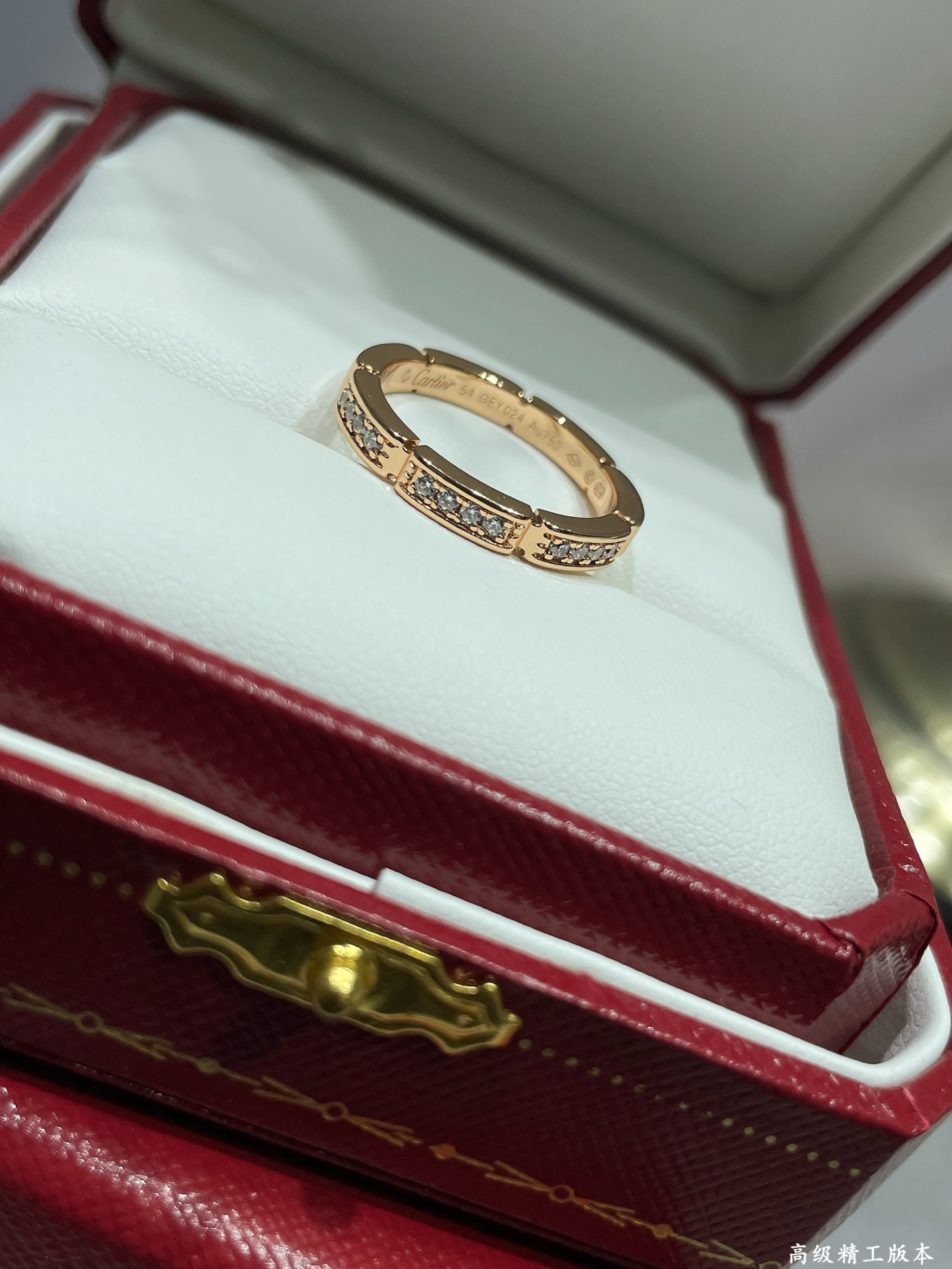  V金材质 。卡地亚猎豹系列七格半钻戒指💍 码数：5678。最受欢迎的一款戒指💍💋💄 永恒经典 近年来很