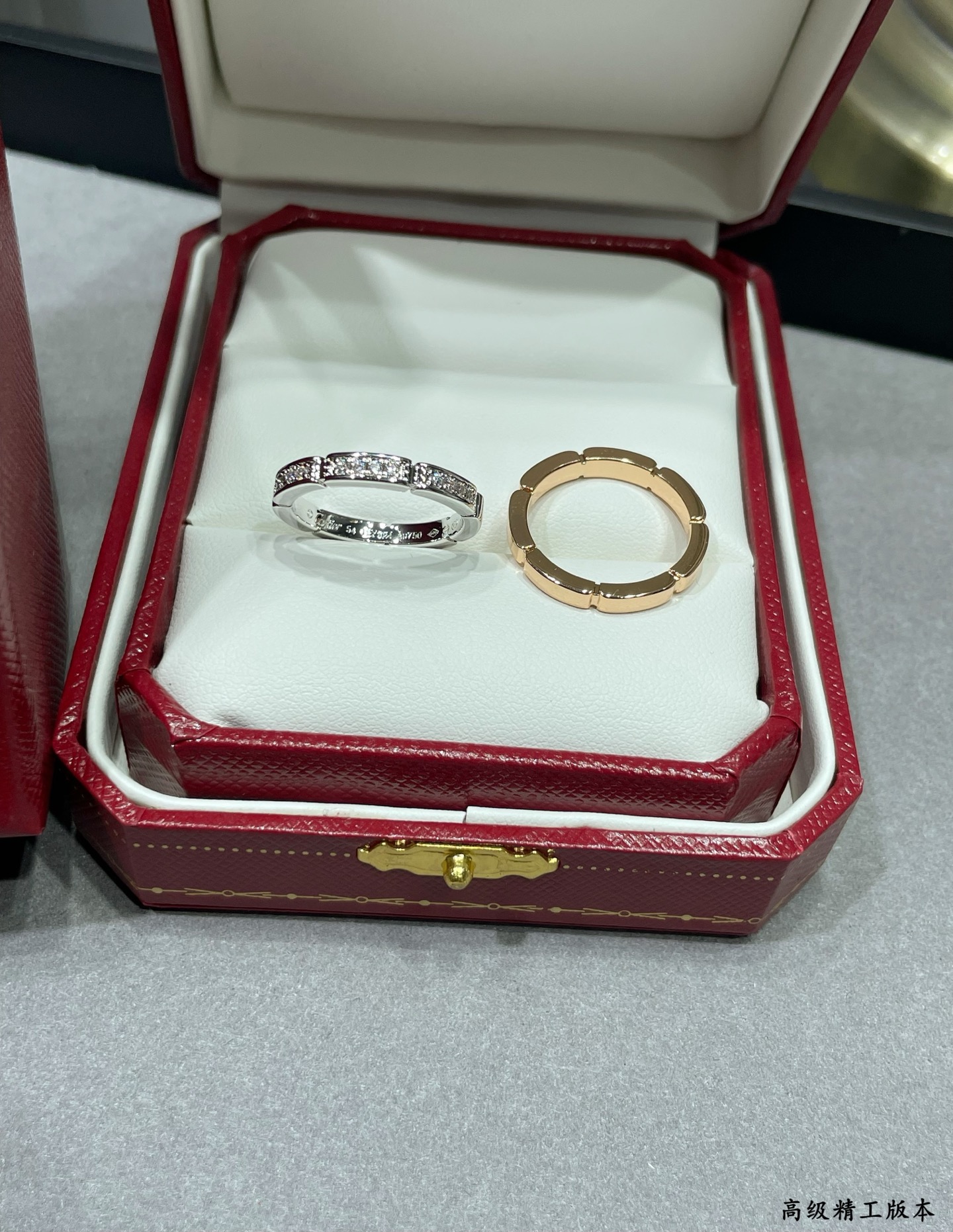  V金材质 。卡地亚猎豹系列七格半钻戒指💍 码数：5678。最受欢迎的一款戒指💍💋💄 永恒经典 近年来很