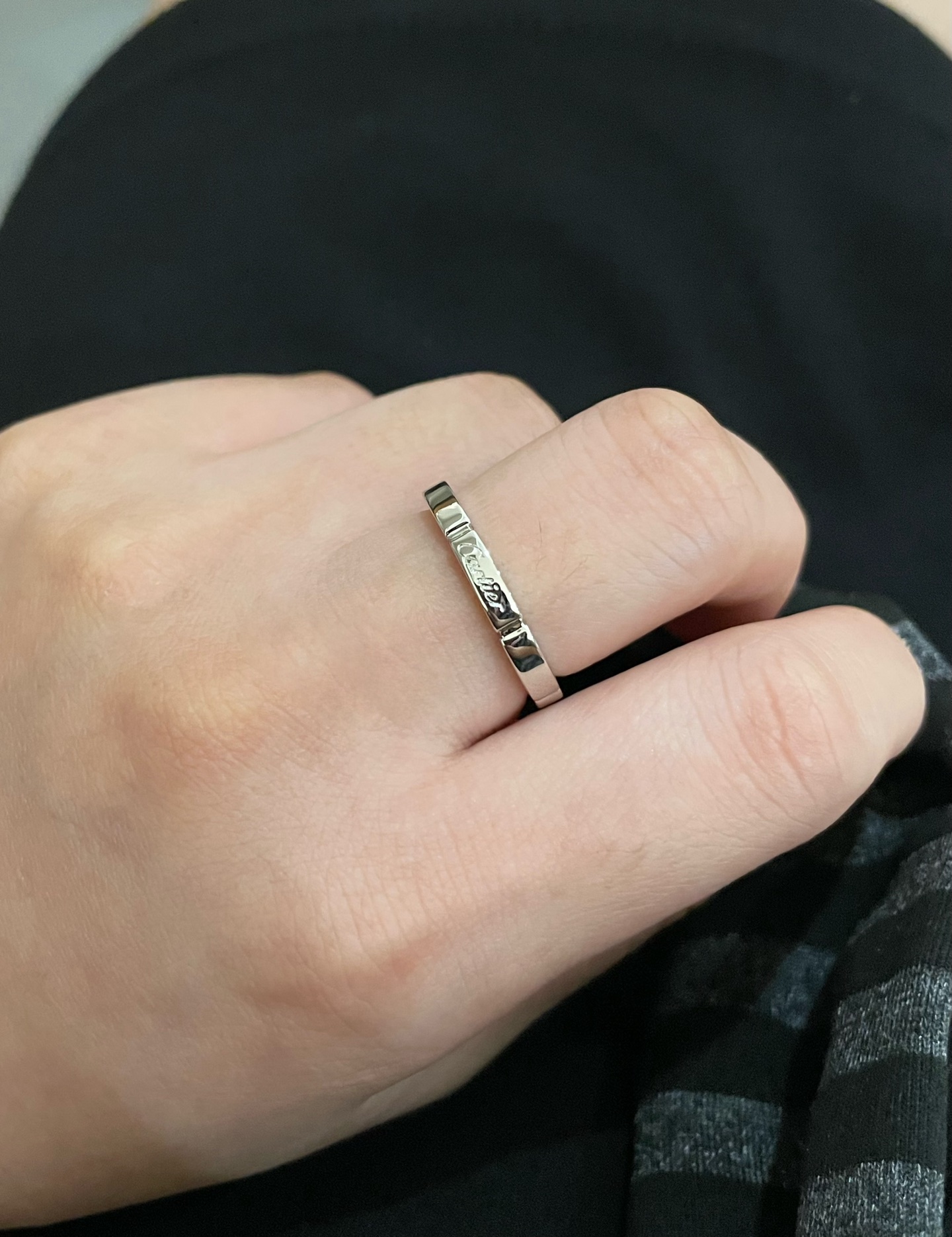  V金材质 。卡地亚猎豹系列七格光金戒指💍 码数：56789。最受欢迎的一款戒指💍💋💄 永恒经典 近年来