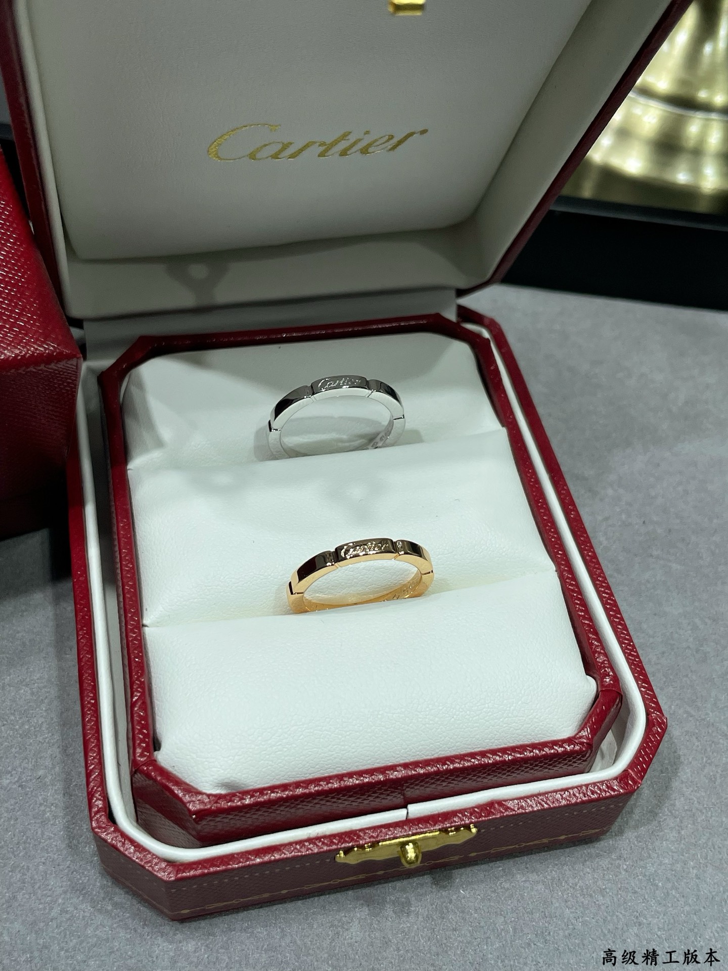  V金材质 。卡地亚猎豹系列七格光金戒指💍 码数：56789。最受欢迎的一款戒指💍💋💄 永恒经典 近年来