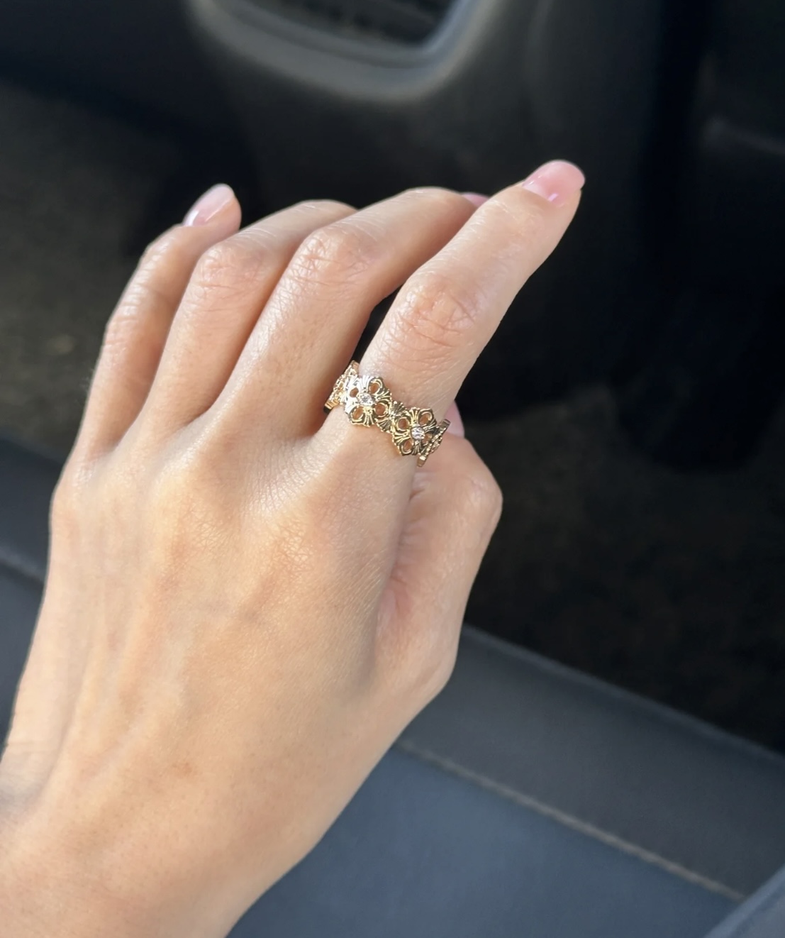  V金材质 （码数5678）布契拉提歌剧院小雏菊戒指💍现货 我的爱藏于心💓 却形于色🌈🔥高品质 k金工艺