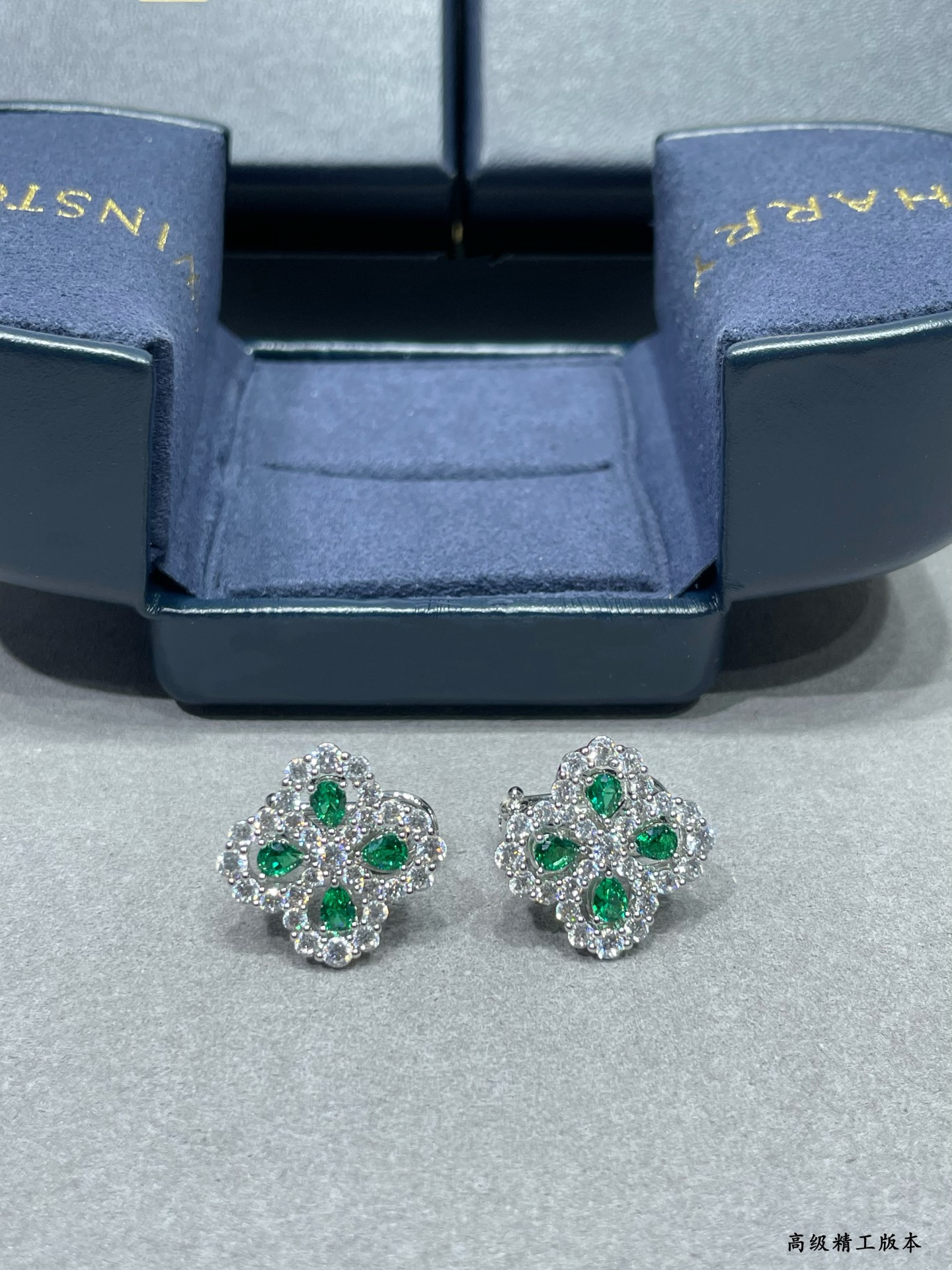  V金材质（绿钻）海瑞温斯顿满钻四叶草耳拍# Diamond Links系列钻石耳拍，她的一颦一笑，优雅