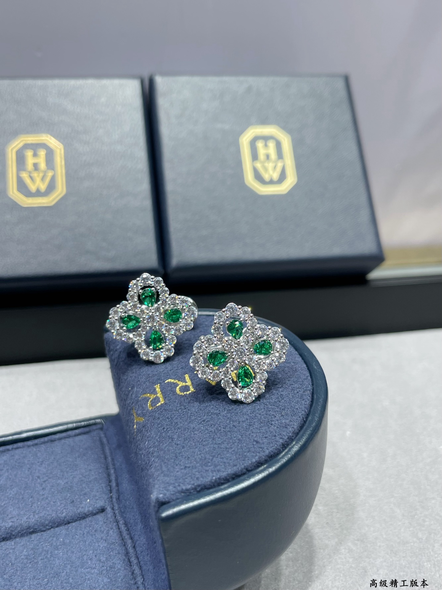  V金材质（绿钻）海瑞温斯顿满钻四叶草耳拍# Diamond Links系列钻石耳拍，她的一颦一笑，优雅
