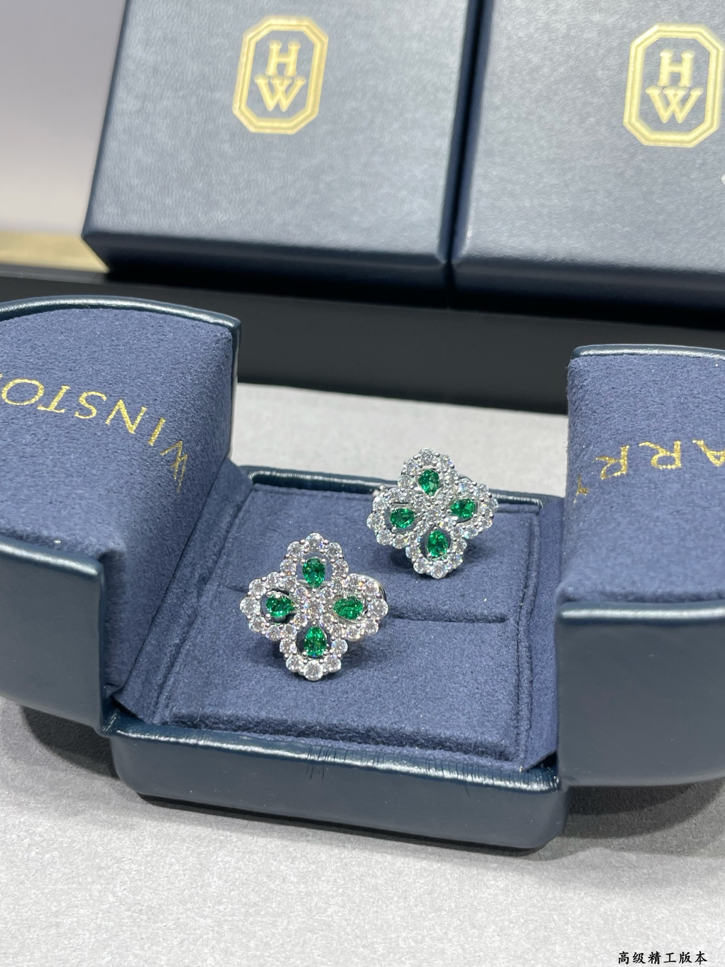  V金材质（绿钻）海瑞温斯顿满钻四叶草耳拍# Diamond Links系列钻石耳拍，她的一颦一笑，优雅