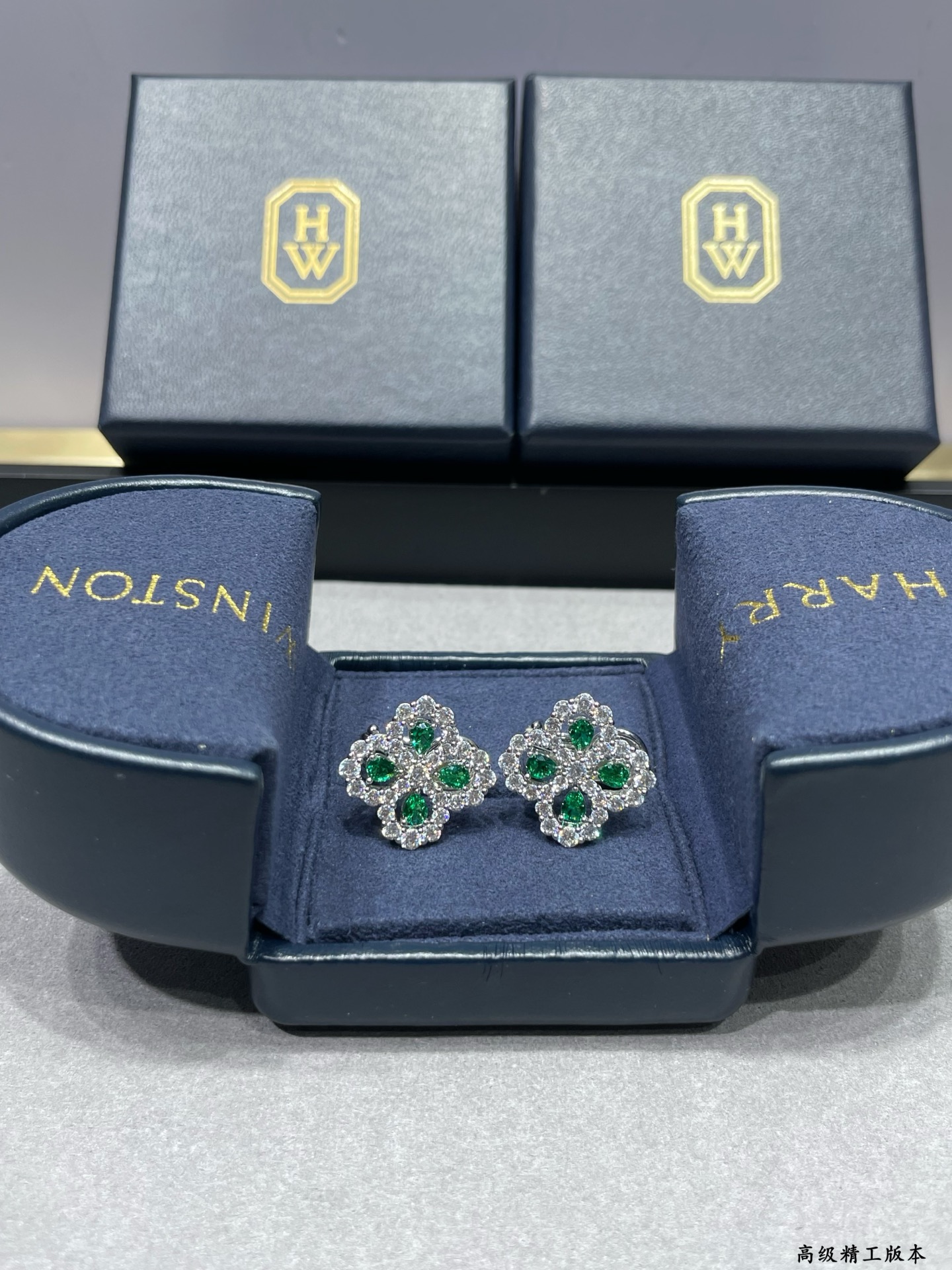  V金材质（绿钻）海瑞温斯顿满钻四叶草耳拍# Diamond Links系列钻石耳拍，她的一颦一笑，优雅