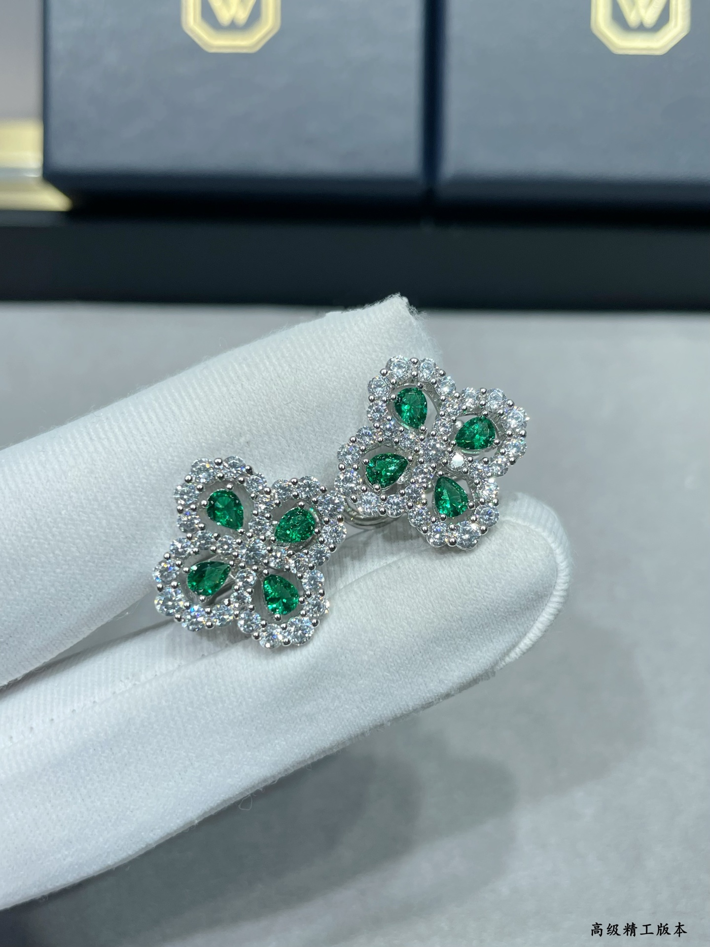  V金材质（绿钻）海瑞温斯顿满钻四叶草耳拍# Diamond Links系列钻石耳拍，她的一颦一笑，优雅
