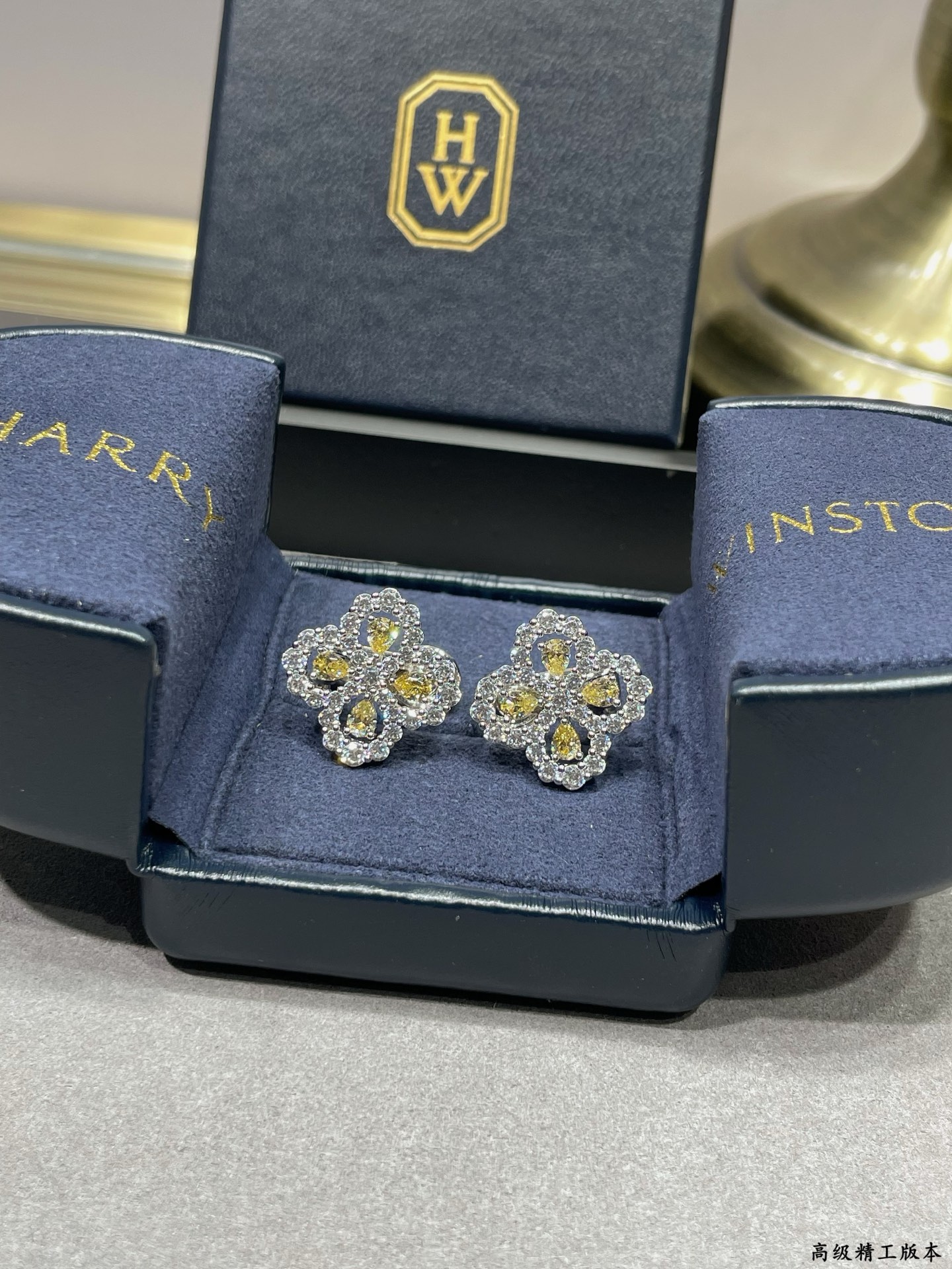 V金材质 （黄钻）海瑞温斯顿满钻四叶草耳拍# Diamond Links系列钻石耳拍，她的一颦一笑，优雅