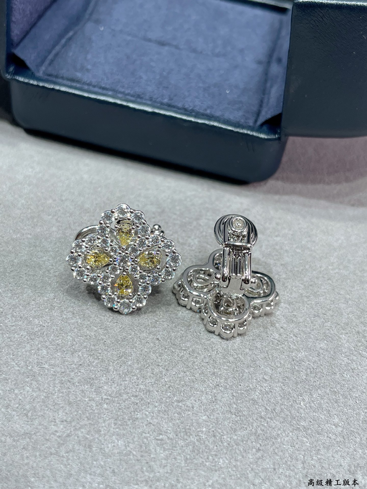 V金材质 （黄钻）海瑞温斯顿满钻四叶草耳拍# Diamond Links系列钻石耳拍，她的一颦一笑，优雅