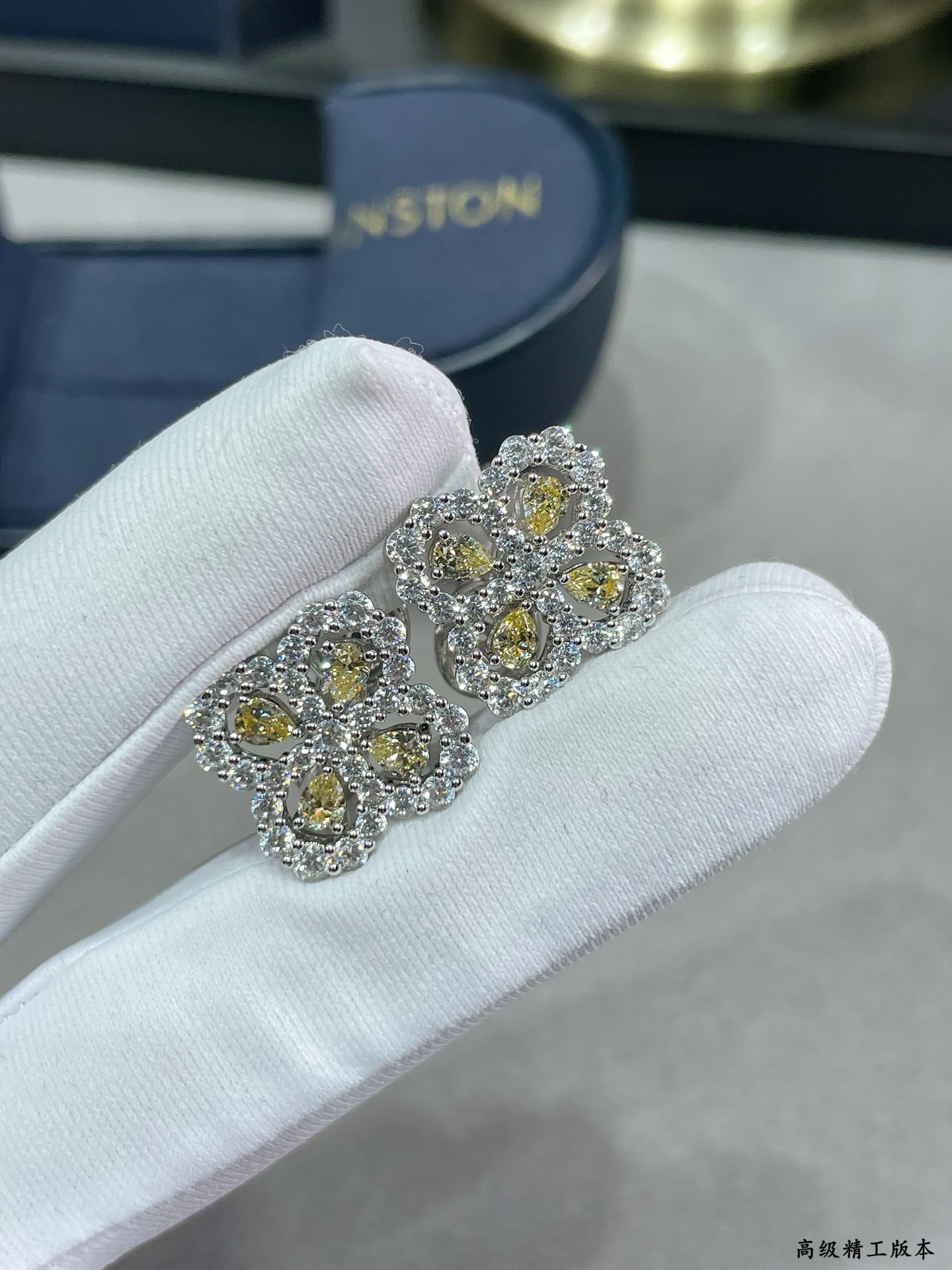V金材质 （黄钻）海瑞温斯顿满钻四叶草耳拍# Diamond Links系列钻石耳拍，她的一颦一笑，优雅