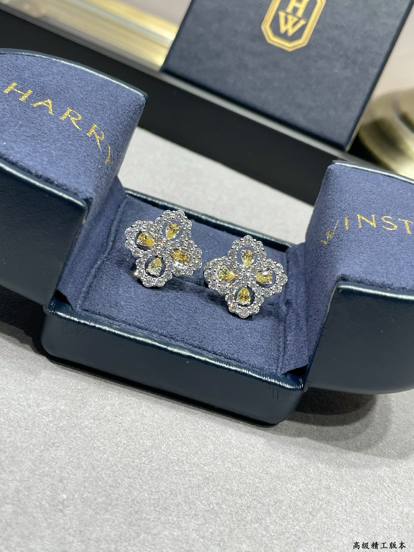 V金材质 （黄钻）海瑞温斯顿满钻四叶草耳拍# Diamond Links系列钻石耳拍，她的一颦一笑，优雅
