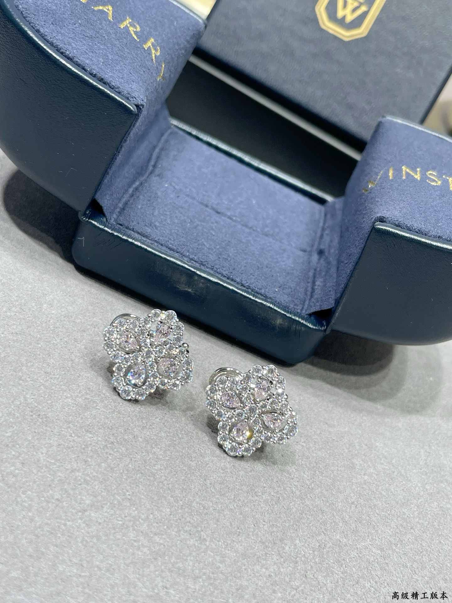 V金材质 （粉钻）海瑞温斯顿满钻四叶草耳拍# Diamond Links系列钻石耳拍，她的一颦一笑，优雅