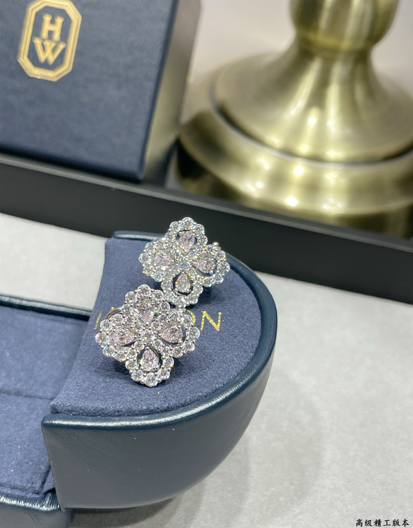 V金材质 （粉钻）海瑞温斯顿满钻四叶草耳拍# Diamond Links系列钻石耳拍，她的一颦一笑，优雅