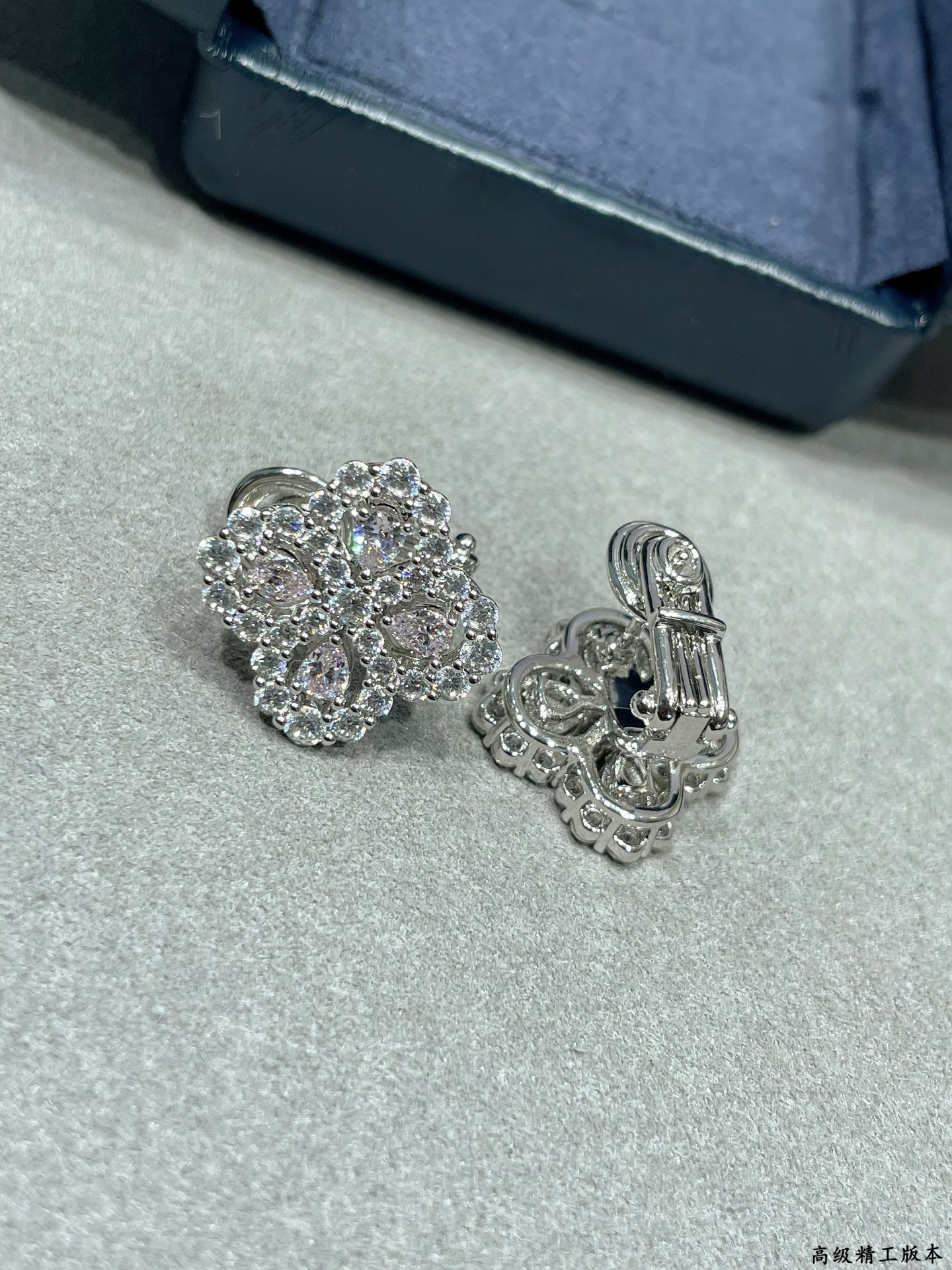 V金材质 （粉钻）海瑞温斯顿满钻四叶草耳拍# Diamond Links系列钻石耳拍，她的一颦一笑，优雅