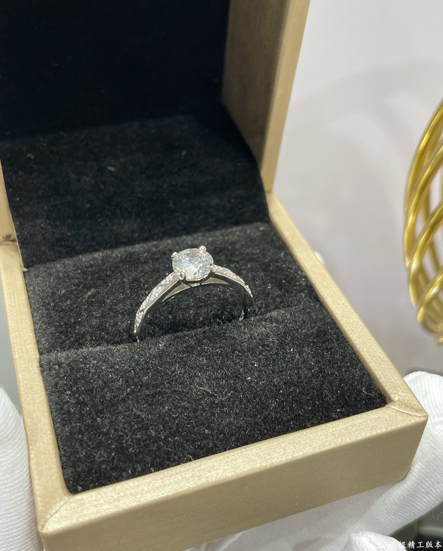  彩宝：9️⃣2️⃣5️⃣市场最精工 （实价） 1克拉四爪棱角带钻戒指💍 💎💎 码数：5678。栩栩如生