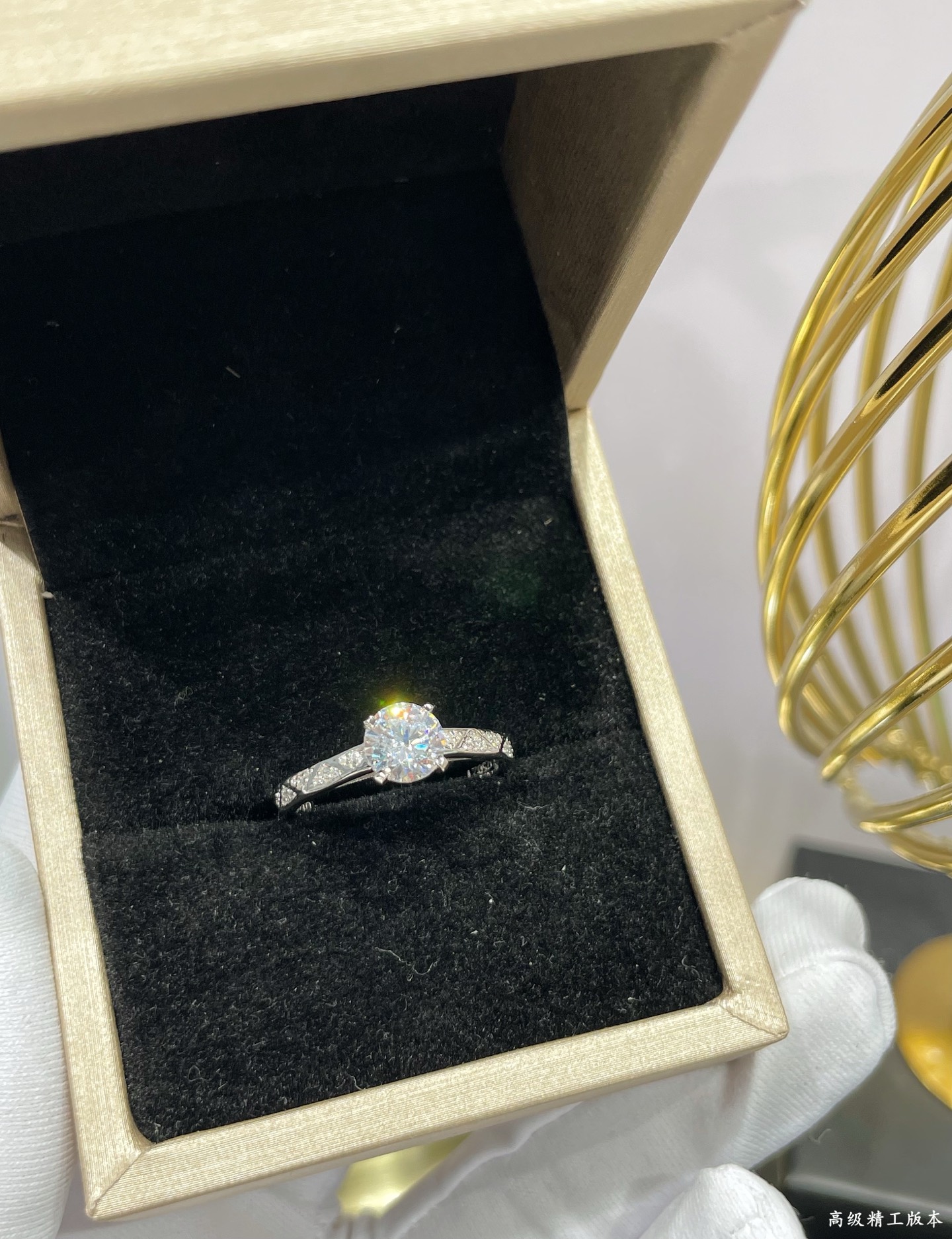  彩宝：9️⃣2️⃣5️⃣市场最精工 （实价） 1克拉四爪棱角带钻戒指💍 💎💎 码数：5678。栩栩如生