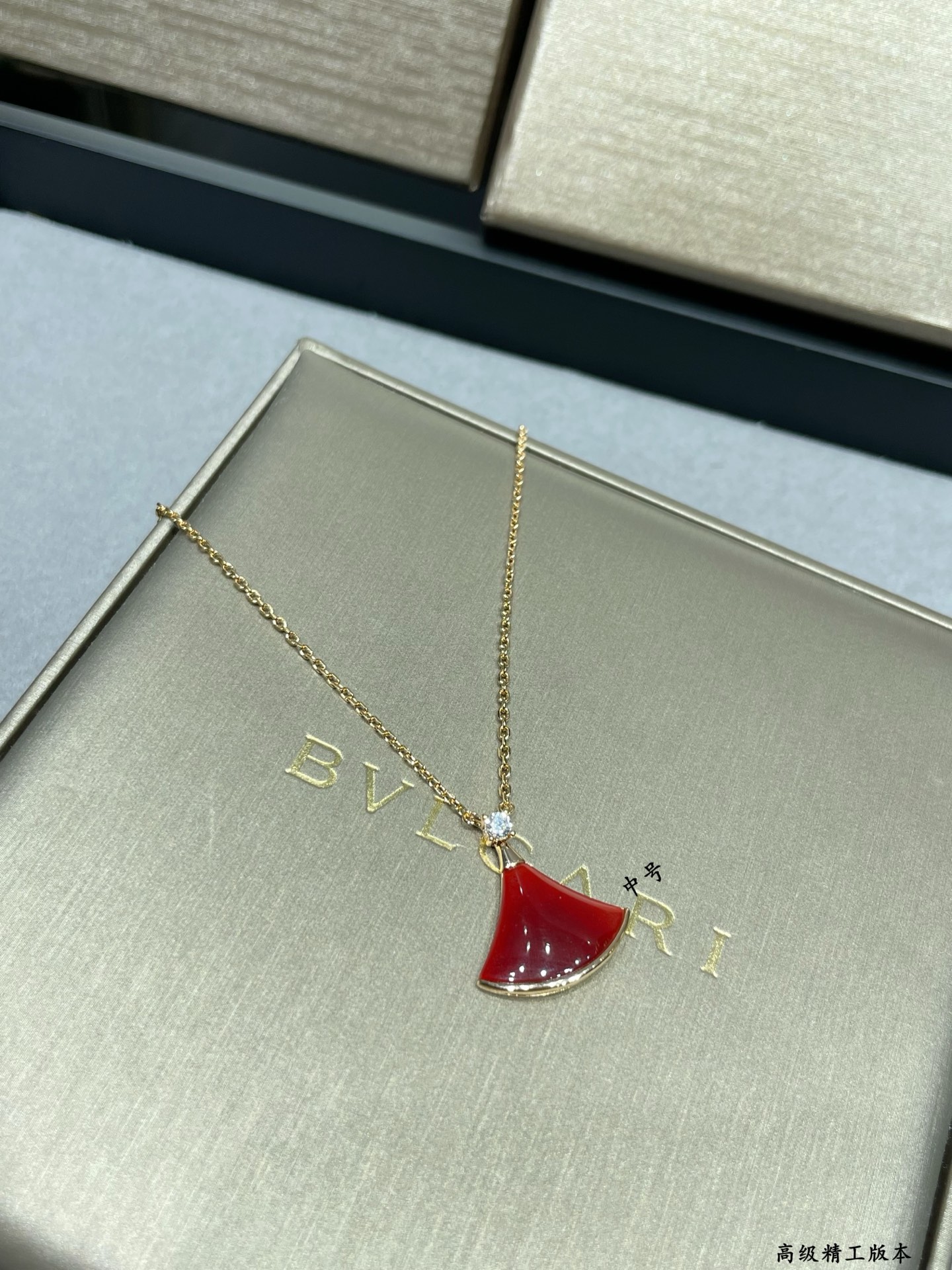  V金材质  高级精工版。宝格丽经典款中号扇形小裙子项链 🌹高级原版扣 原版刻字 美腻 小 裙子 👗di
