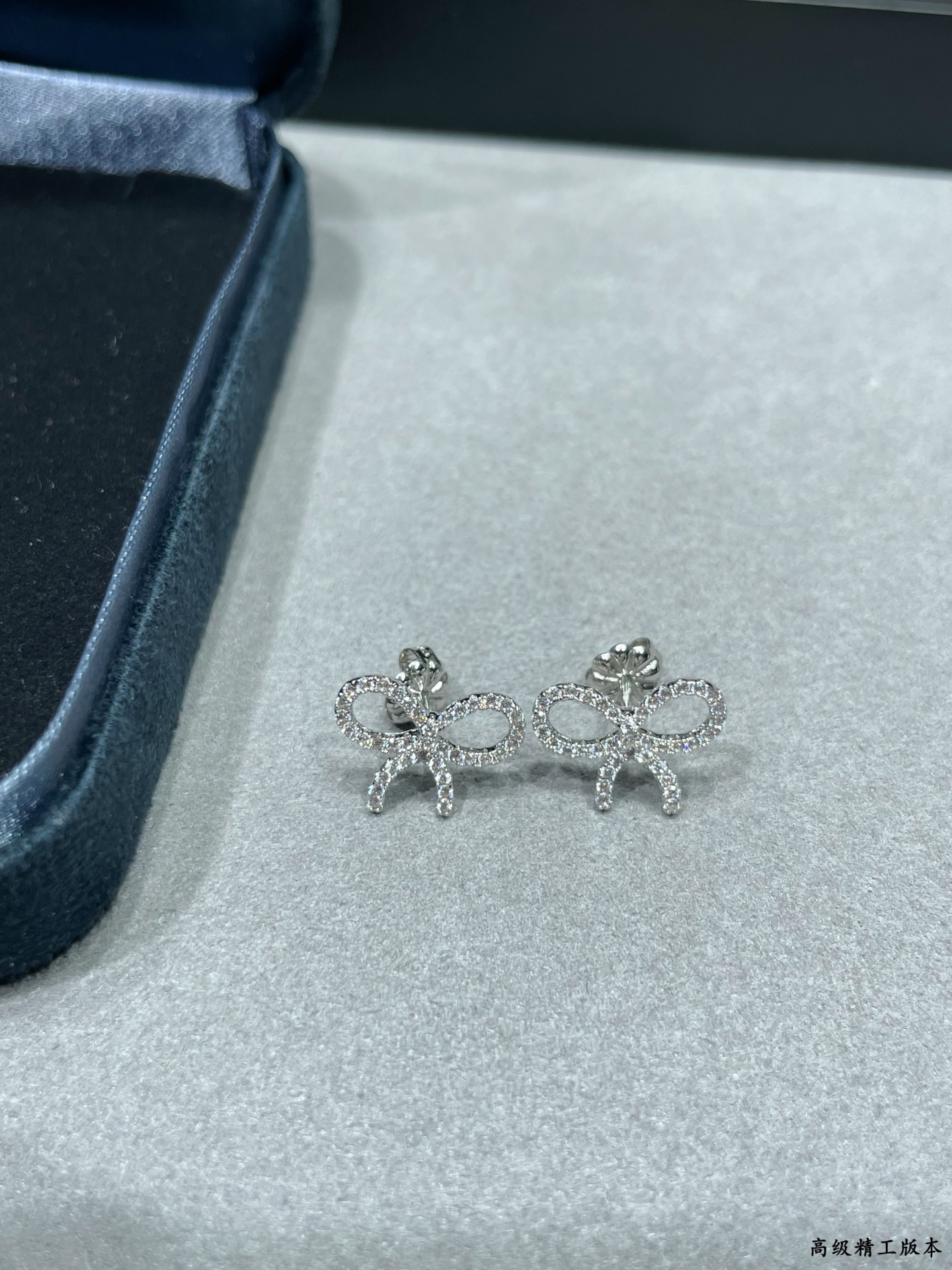 “Gold Tiffany Butterfly Earrings: Elegant Design for Aesthetic Beauty” - 图片 7