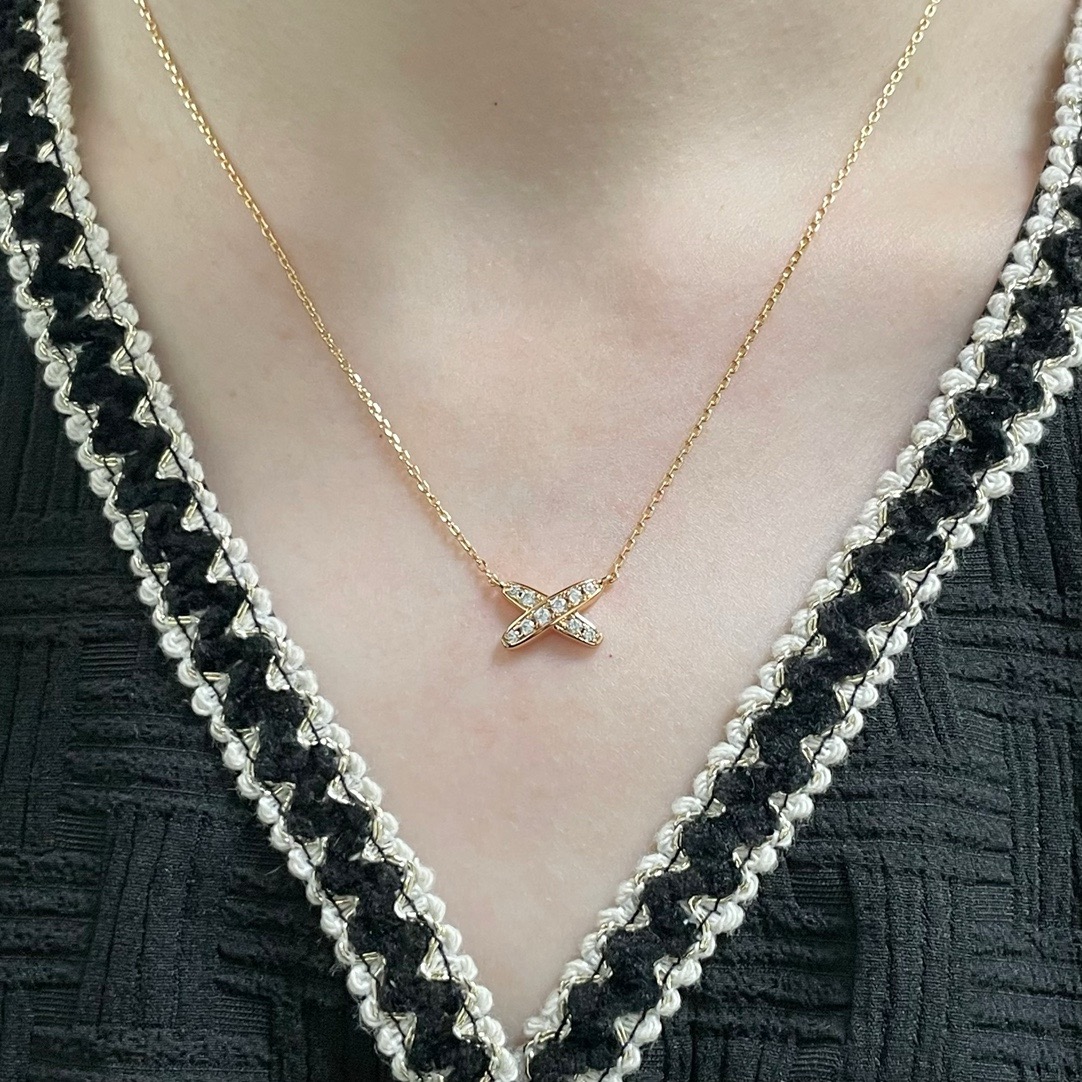 “Liens Series: Modern Jewelry for Women Inspired by Classic Elements”