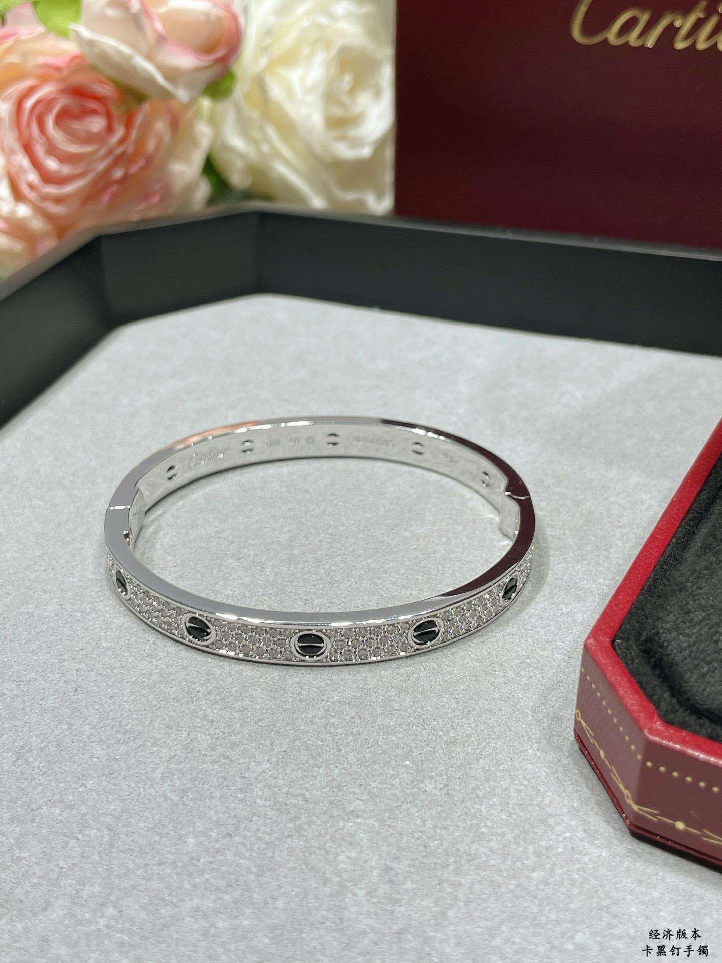 “Cartier Black Star Bracelets: 18K Gold Process, Unique Engraving Details, German Imports – Original Monograph” - 图片 6