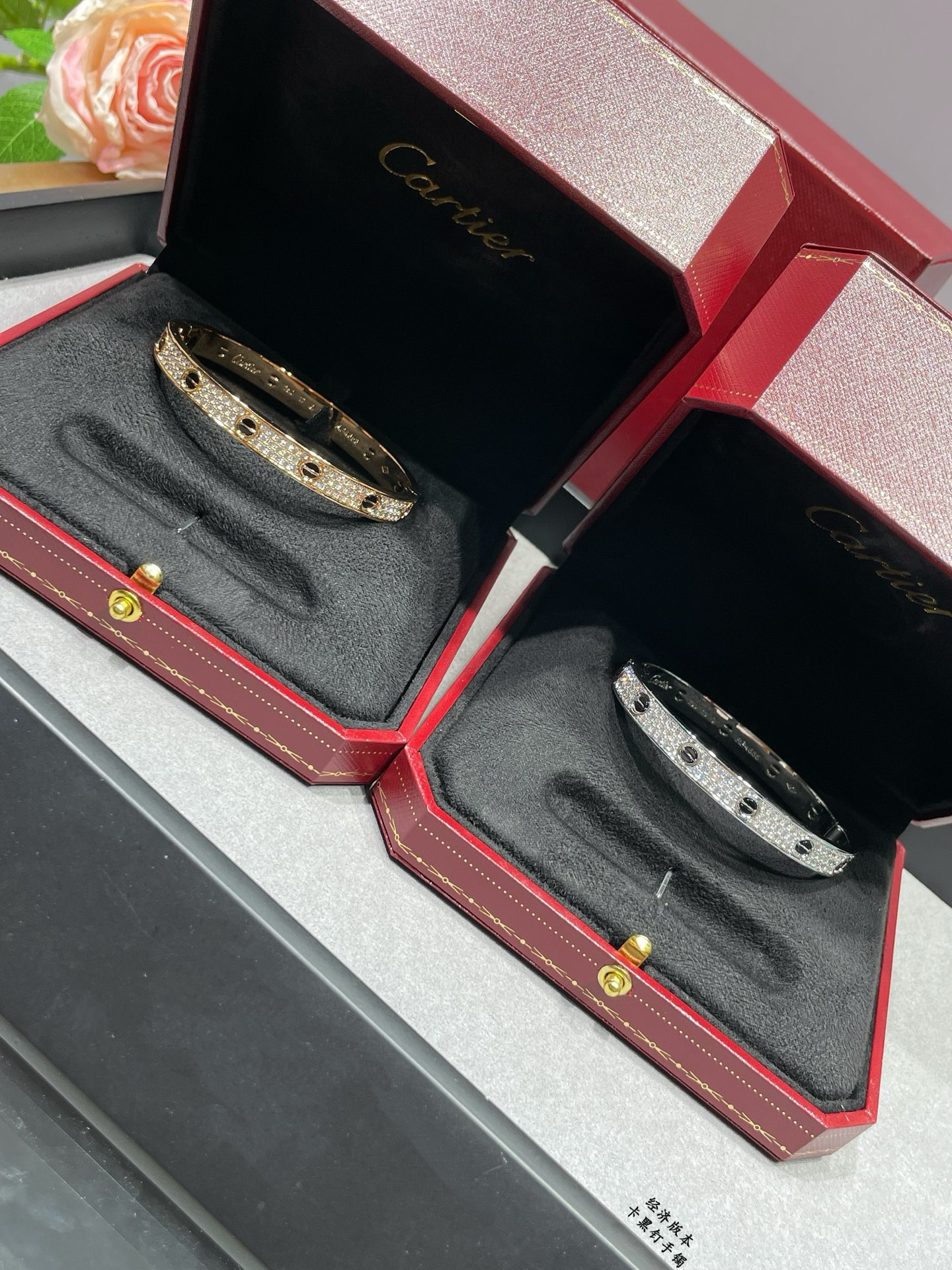 “Cartier Black Star Bracelets: 18K Gold Process, Unique Engraving Details, German Imports – Original Monograph” - 图片 8