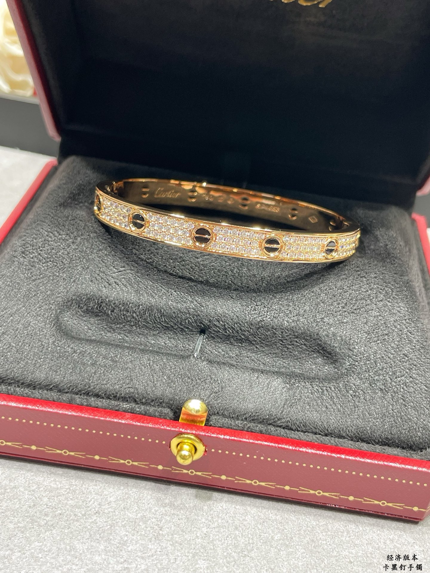 “Cartier Black Star Bracelets: 18K Gold Process, Unique Engraving Details, German Imports – Original Monograph” - 图片 5