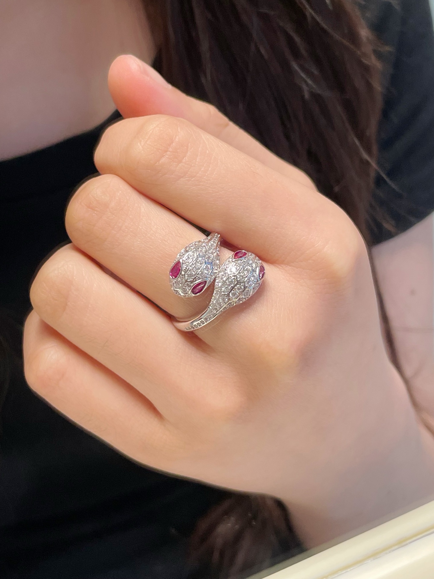  V金材质   码数：678  宝格丽双头满钻蛇戒指💍（红眼睛）✨💕众明星爱戴✨打造 时尚高级精品 宝格