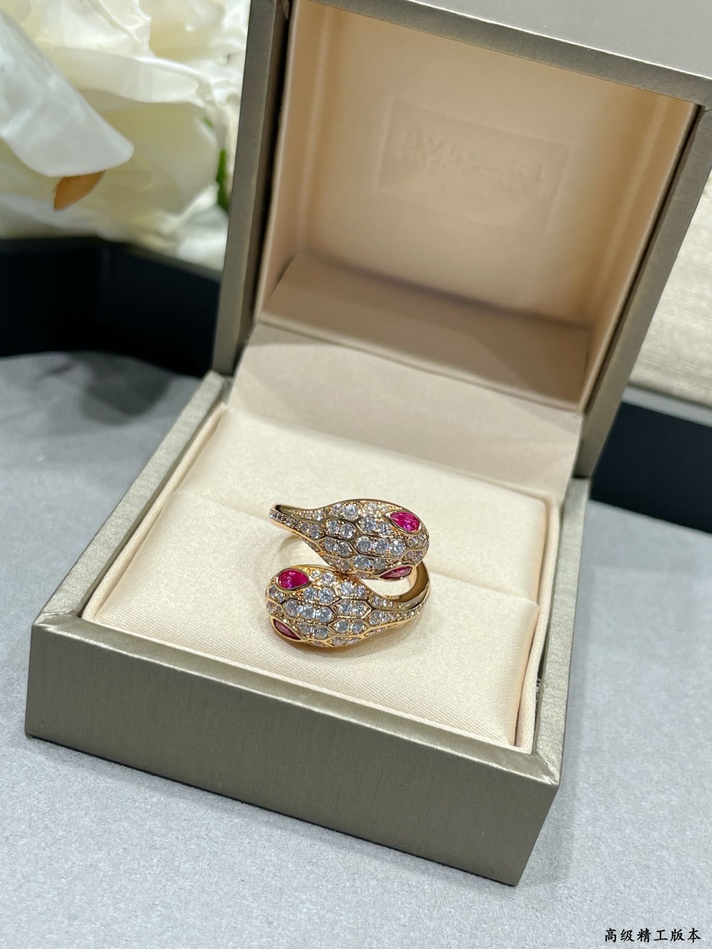  V金材质   码数：678  宝格丽双头满钻蛇戒指💍（红眼睛）✨💕众明星爱戴✨打造 时尚高级精品 宝格