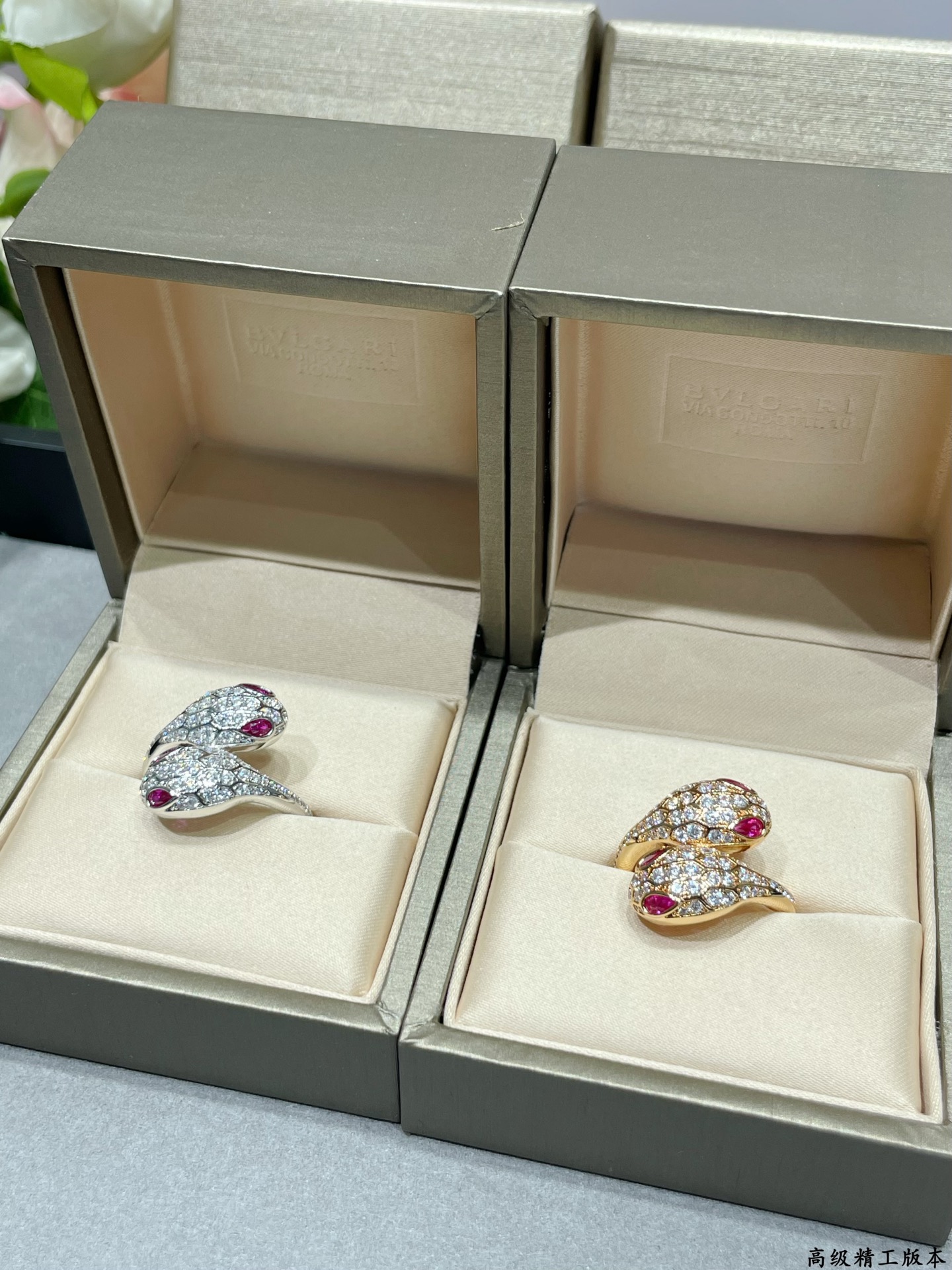  V金材质   码数：678  宝格丽双头满钻蛇戒指💍（红眼睛）✨💕众明星爱戴✨打造 时尚高级精品 宝格
