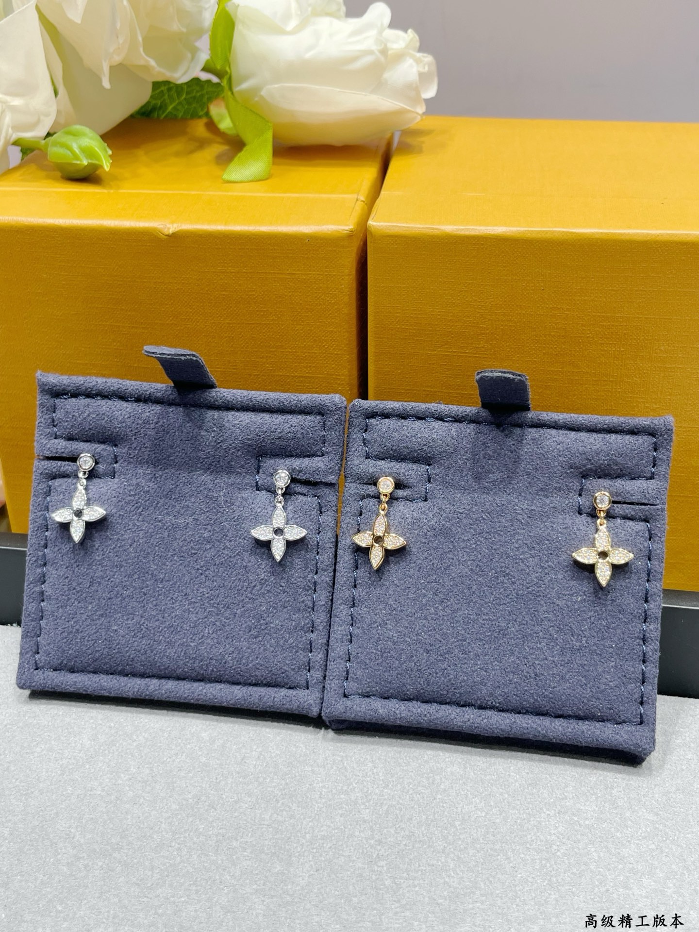 Louis Vuitton Boucles d'Oreilles Pendantes Monogram Flower en Diamant