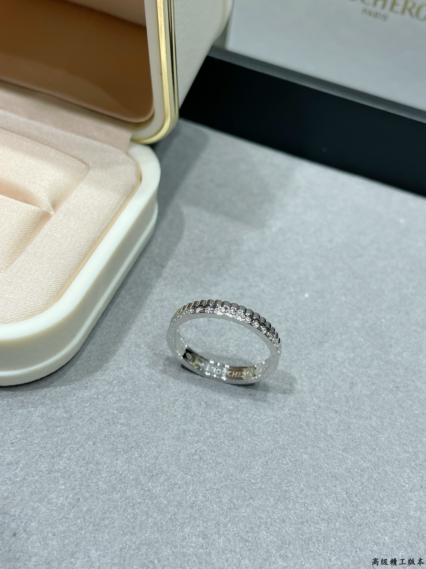 V金镀咪金  批125 （码数：5678）宝诗龙细排钻戒指💍宝诗龙boucheron经典之作系列👍 整体精湛锻造工艺，独特之处在于钻石镜面镶嵌、高科技的材质，其与众不同的光溪和领地令作品更具有丰富的层次感。