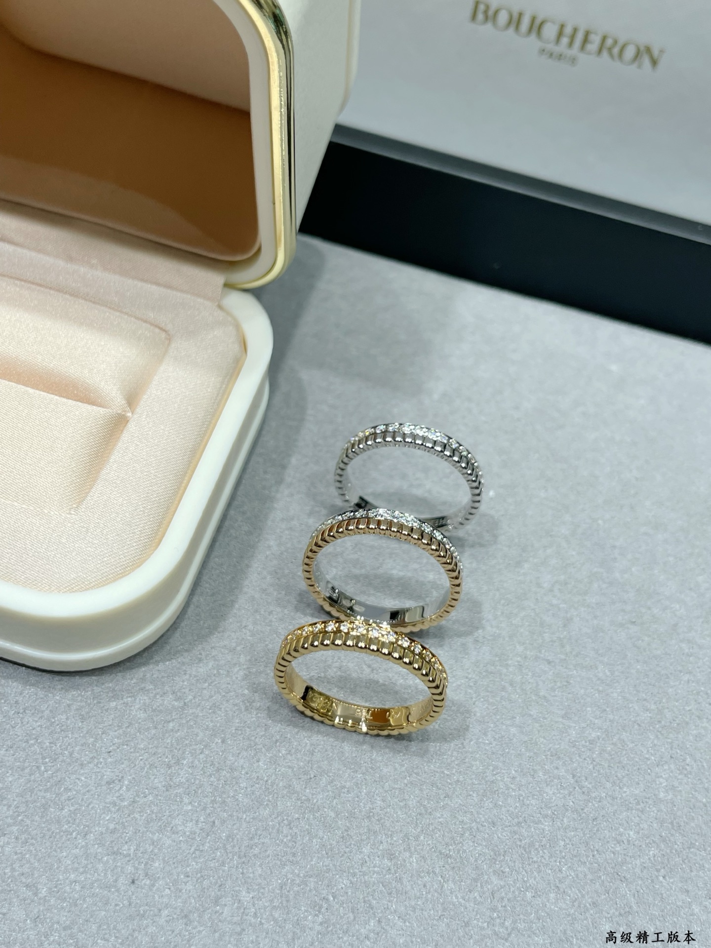 V金镀咪金  批125 （码数：5678）宝诗龙细排钻戒指💍宝诗龙boucheron经典之作系列👍 整体精湛锻造工艺，独特之处在于钻石镜面镶嵌、高科技的材质，其与众不同的光溪和领地令作品更具有丰富的层次感。