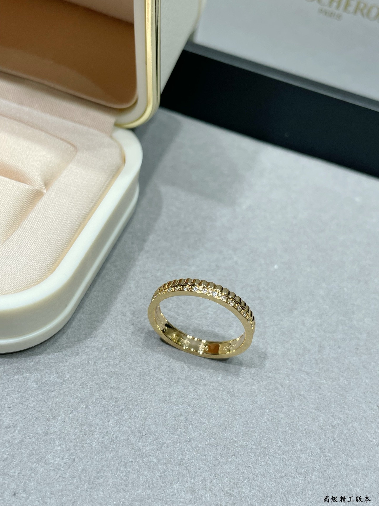 V金镀咪金  批125 （码数：5678）宝诗龙细排钻戒指💍宝诗龙boucheron经典之作系列👍 整体精湛锻造工艺，独特之处在于钻石镜面镶嵌、高科技的材质，其与众不同的光溪和领地令作品更具有丰富的层次感。