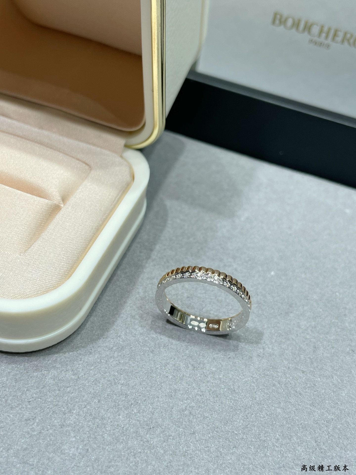 V金镀咪金  批125 （码数：5678）宝诗龙细排钻戒指💍宝诗龙boucheron经典之作系列👍 整体精湛锻造工艺，独特之处在于钻石镜面镶嵌、高科技的材质，其与众不同的光溪和领地令作品更具有丰富的层次感。